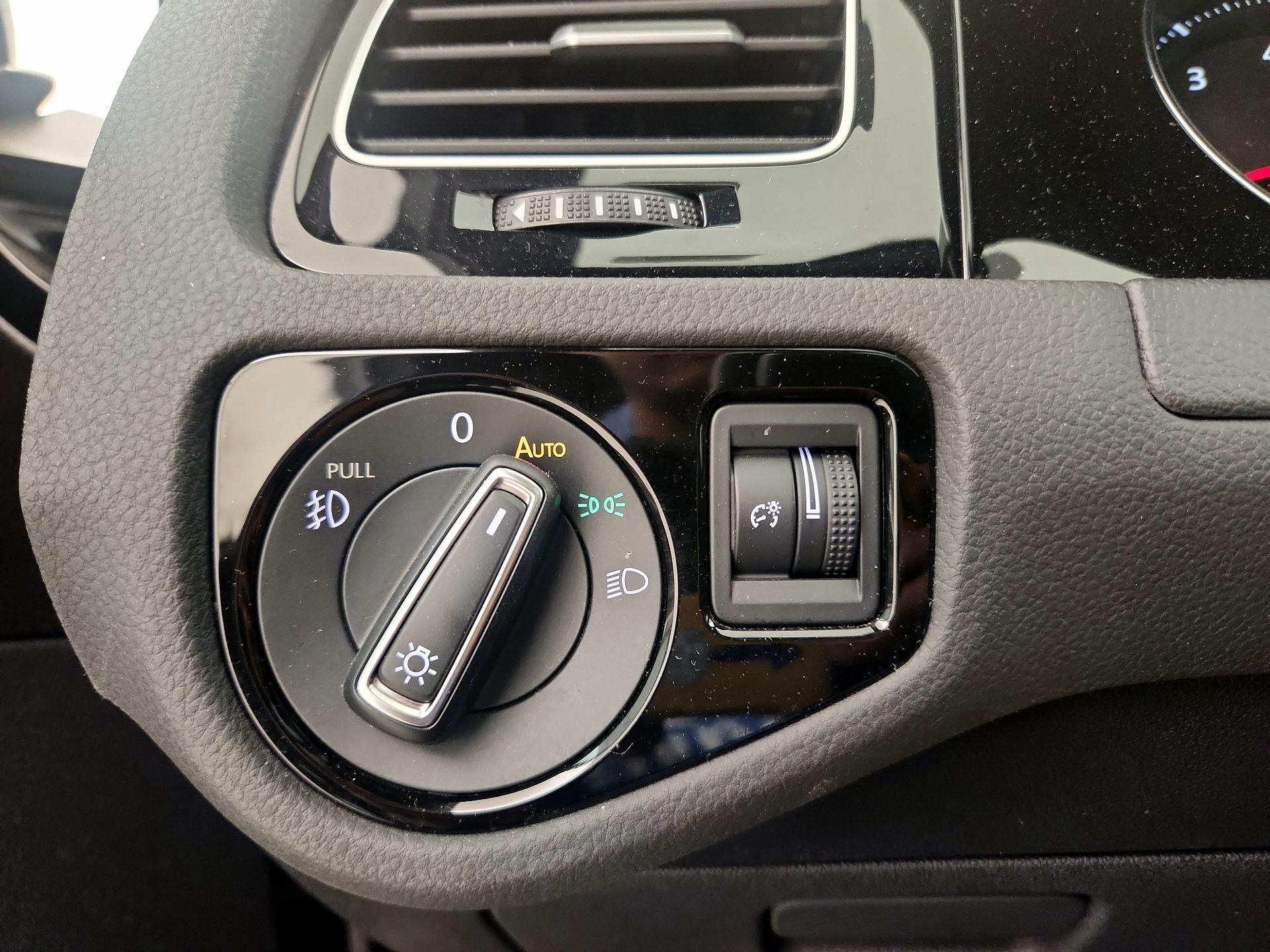 Thumbnail: 2019 Volkswagen Golf - 13