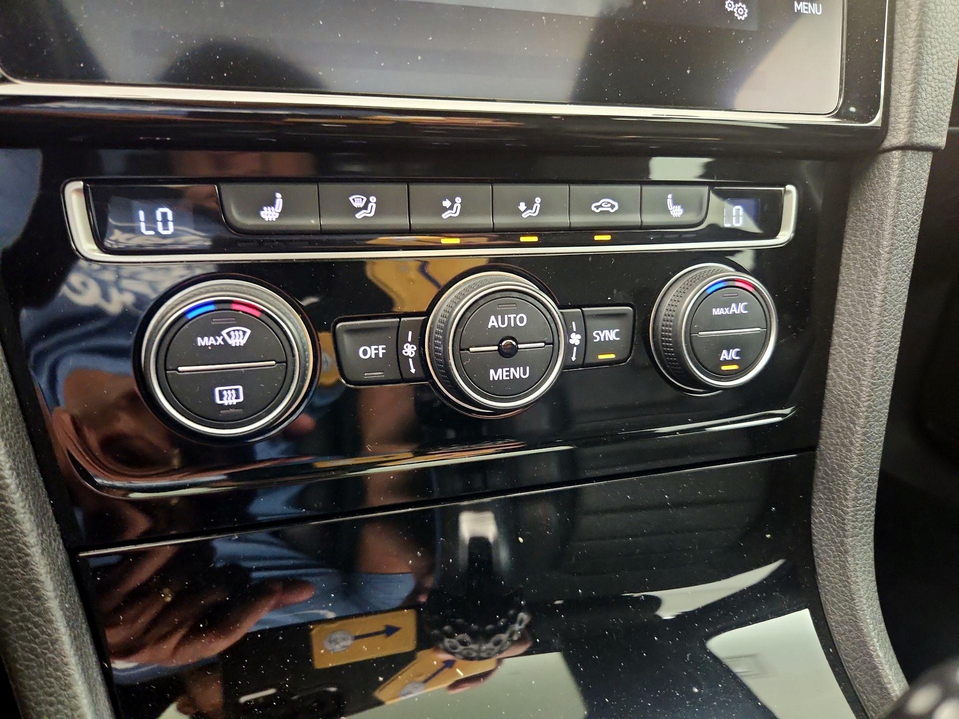 Thumbnail: 2019 Volkswagen Golf - 16