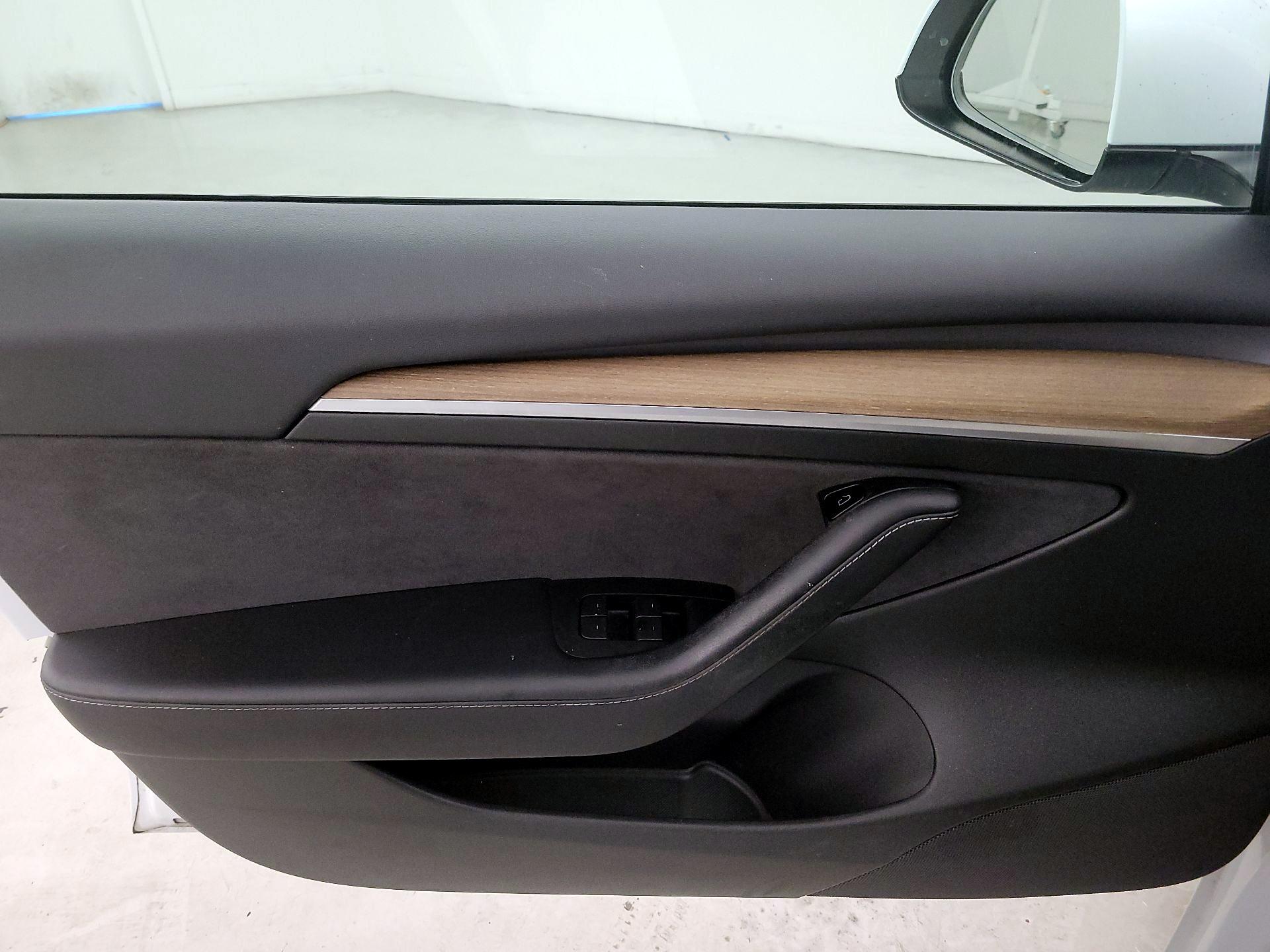Thumbnail: 2021 Tesla Model 3 - 10