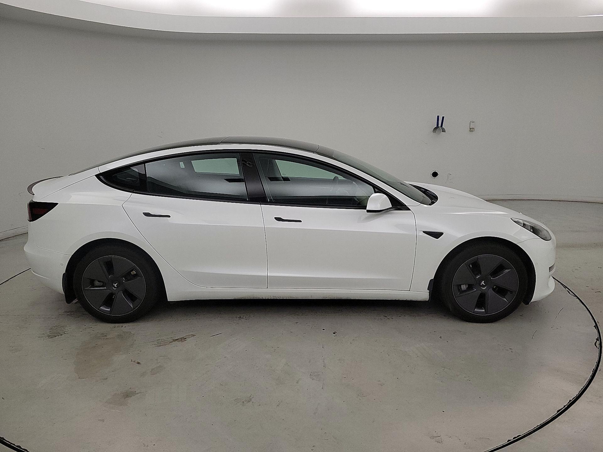 Thumbnail: 2021 Tesla Model 3 - 4