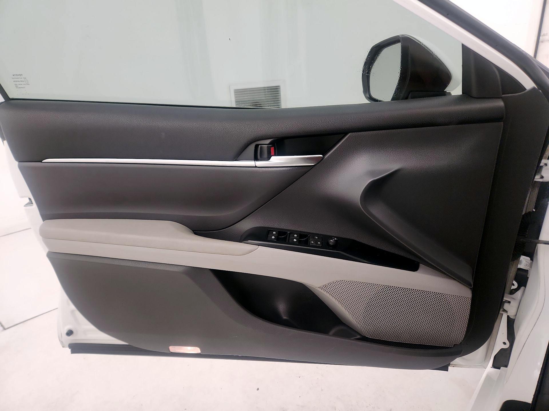 Thumbnail: 2019 Toyota Camry - 12