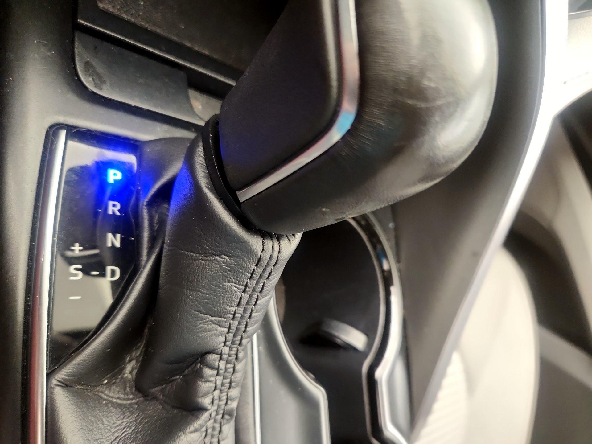 Thumbnail: 2019 Toyota Camry - 17