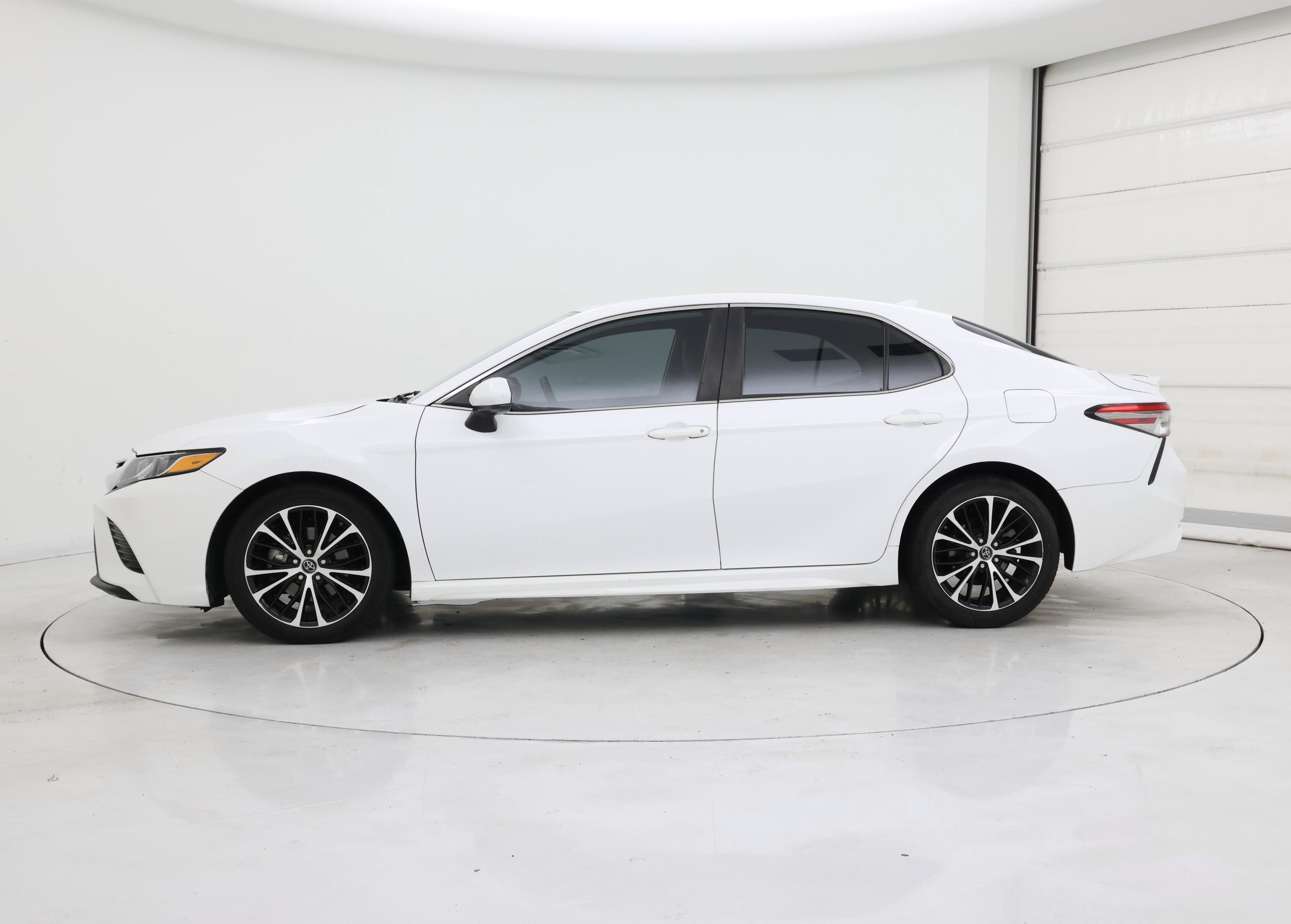 Thumbnail: 2019 Toyota Camry - 3