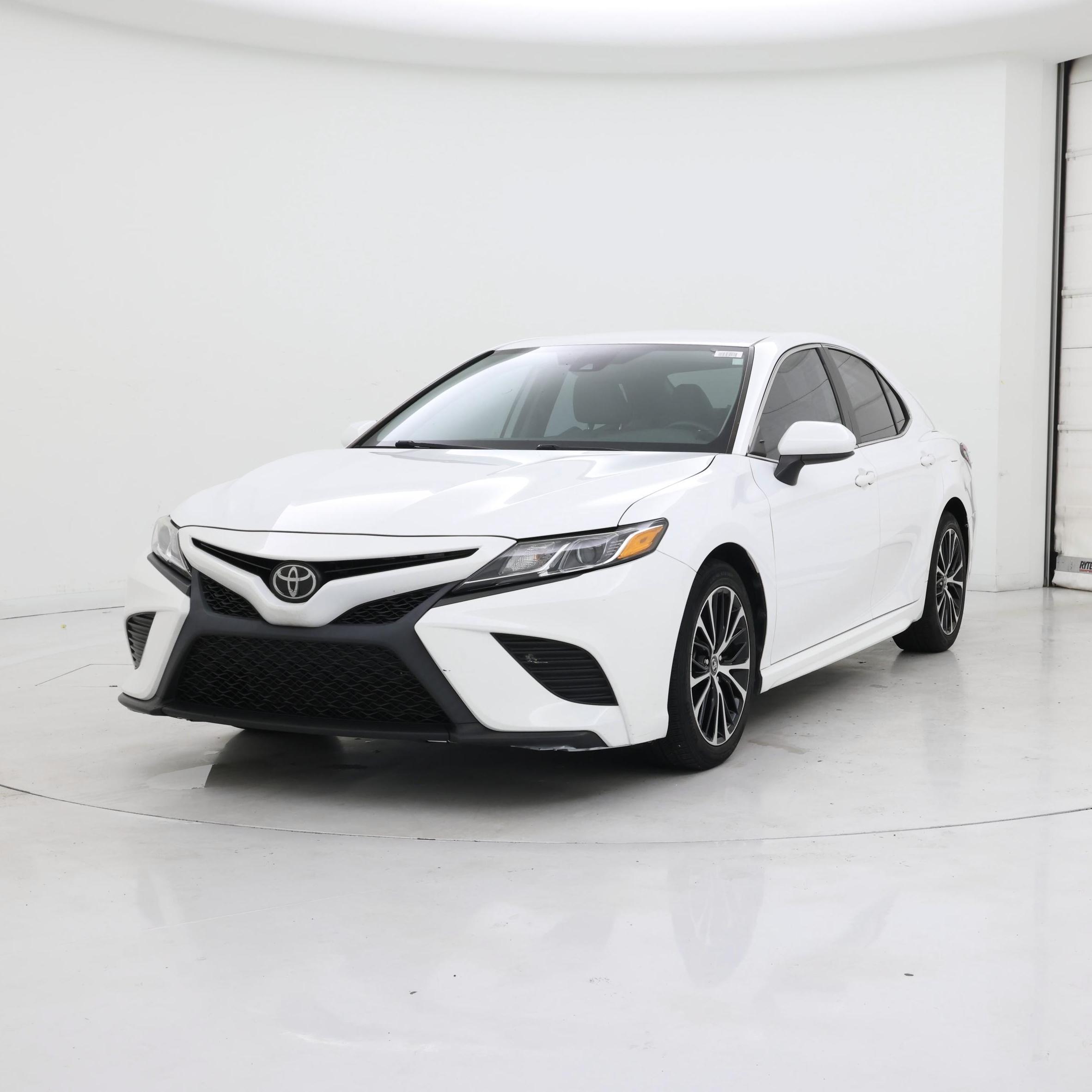 Thumbnail: 2019 Toyota Camry - 4