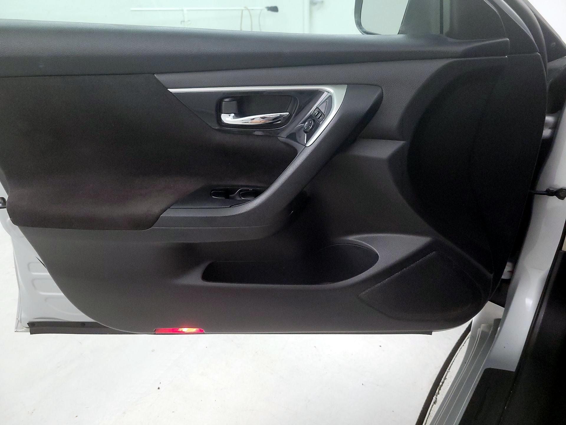 Thumbnail: 2013 Nissan Altima - 10