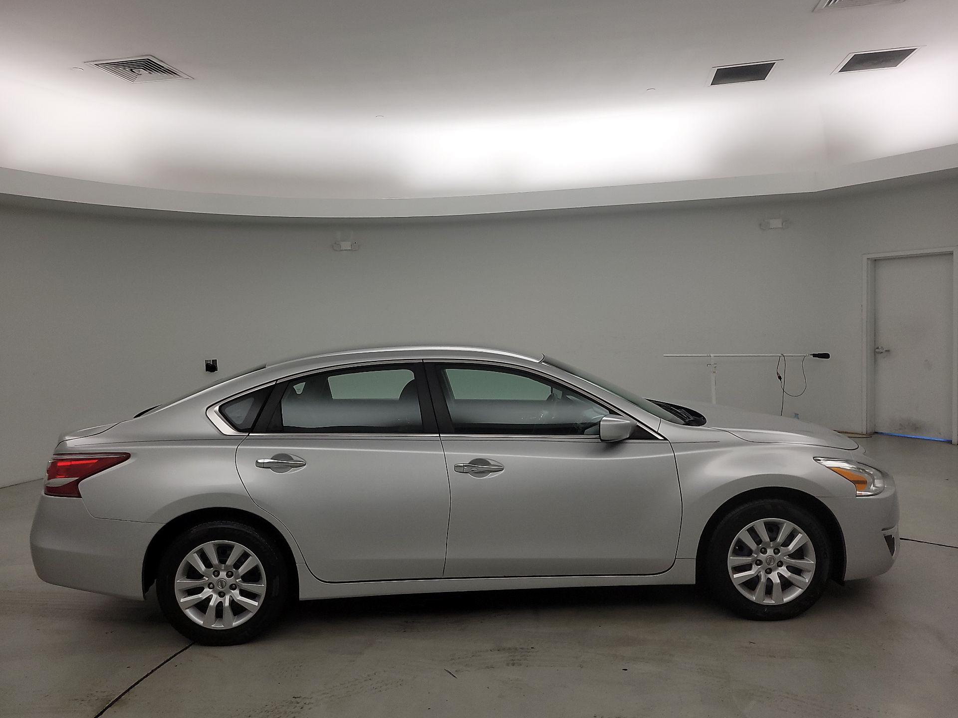 Thumbnail: 2013 Nissan Altima - 4
