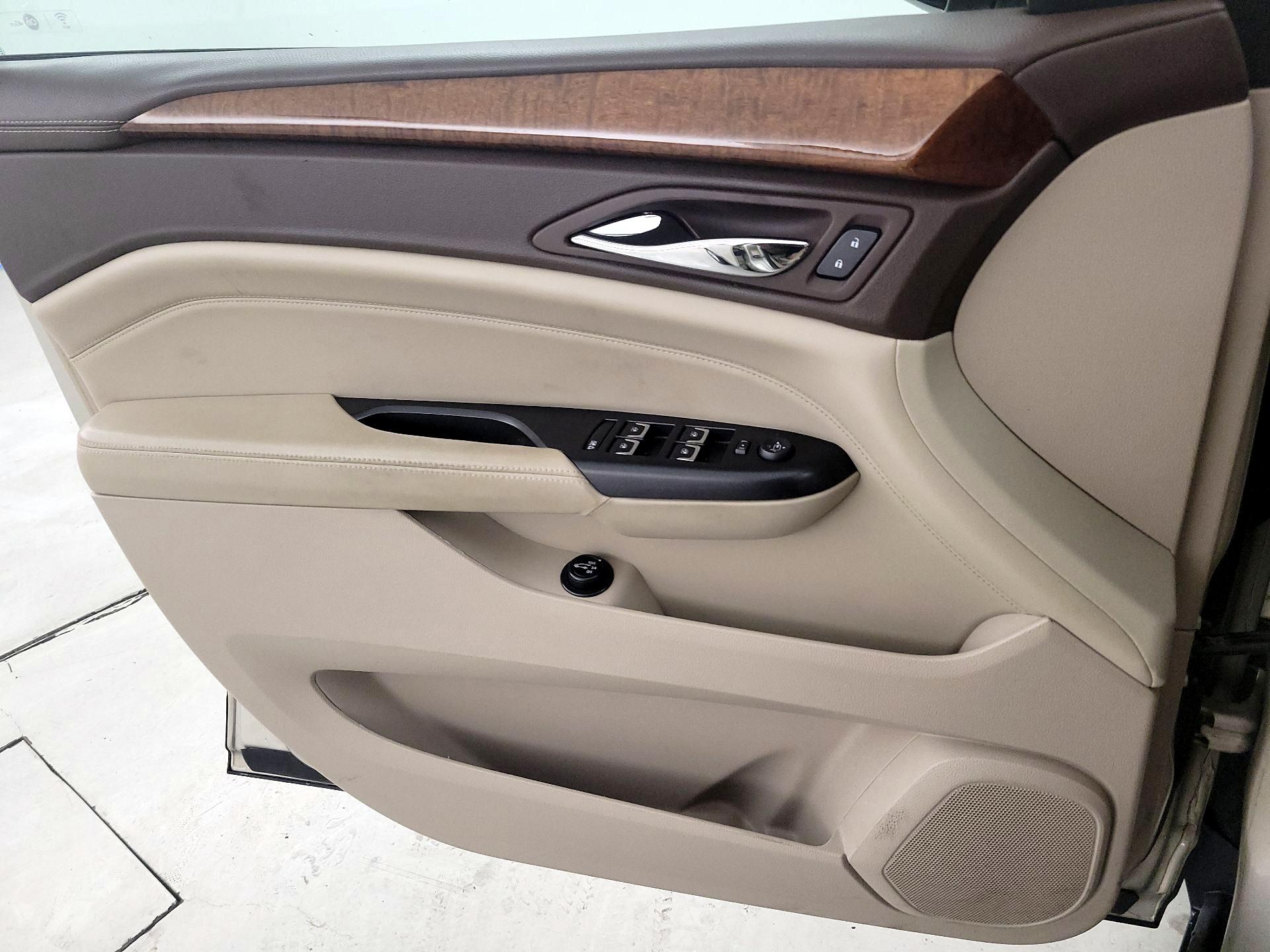 Thumbnail: 2016 Cadillac SRX - 10