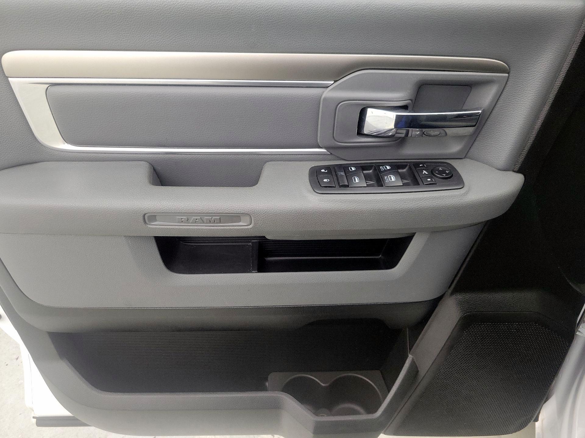 Thumbnail: 2019 RAM 1500 Classic - 12