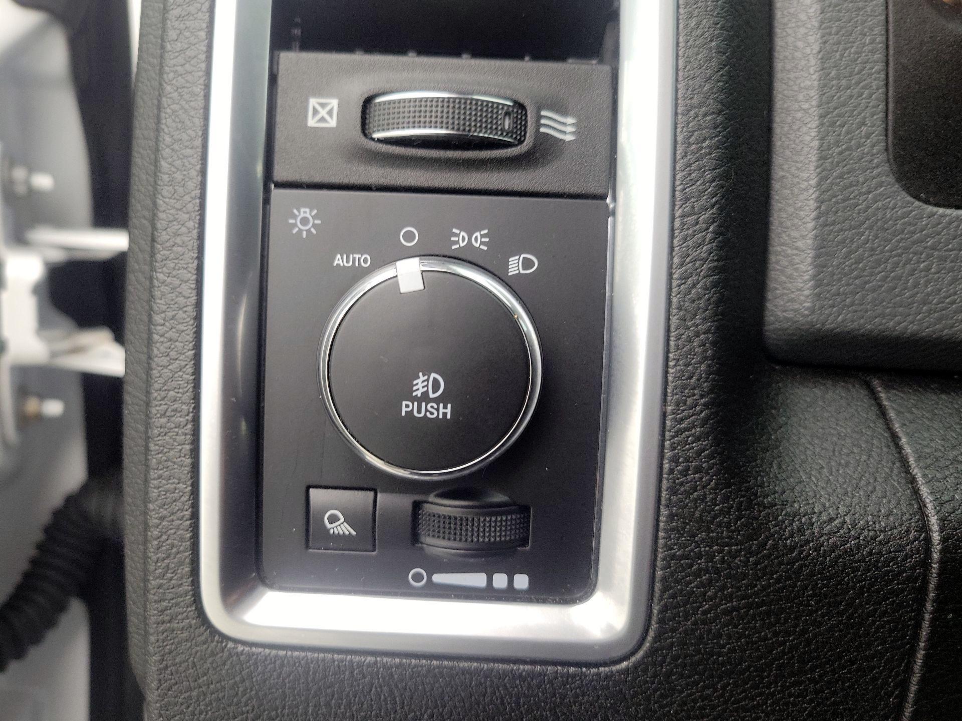 Thumbnail: 2019 RAM 1500 Classic - 13