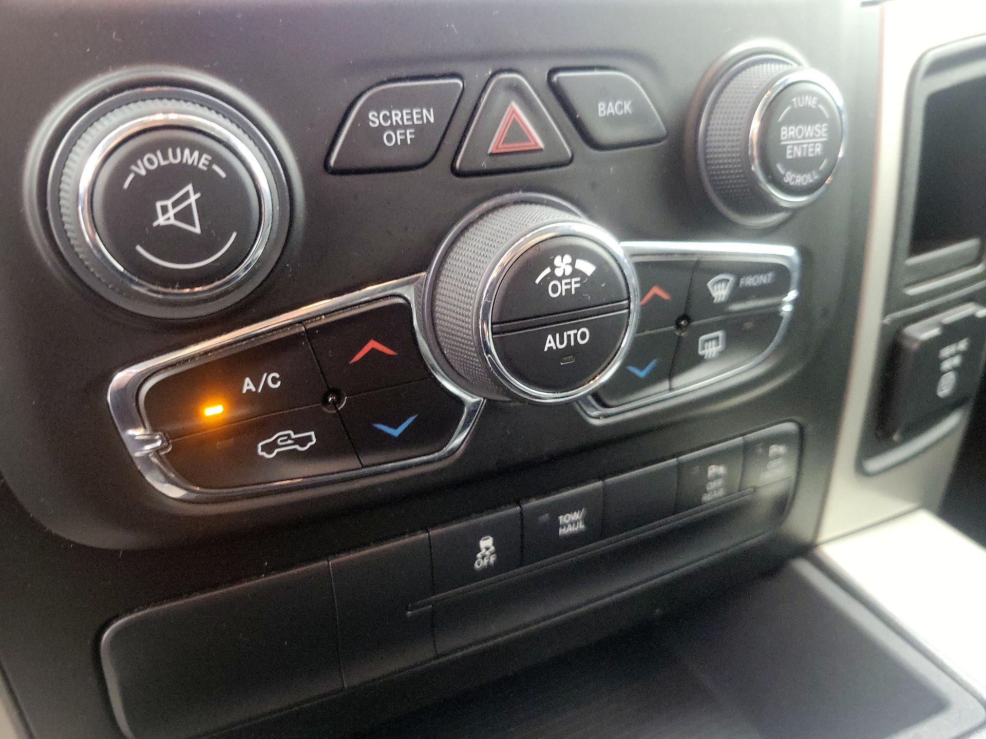 Thumbnail: 2019 RAM 1500 Classic - 16