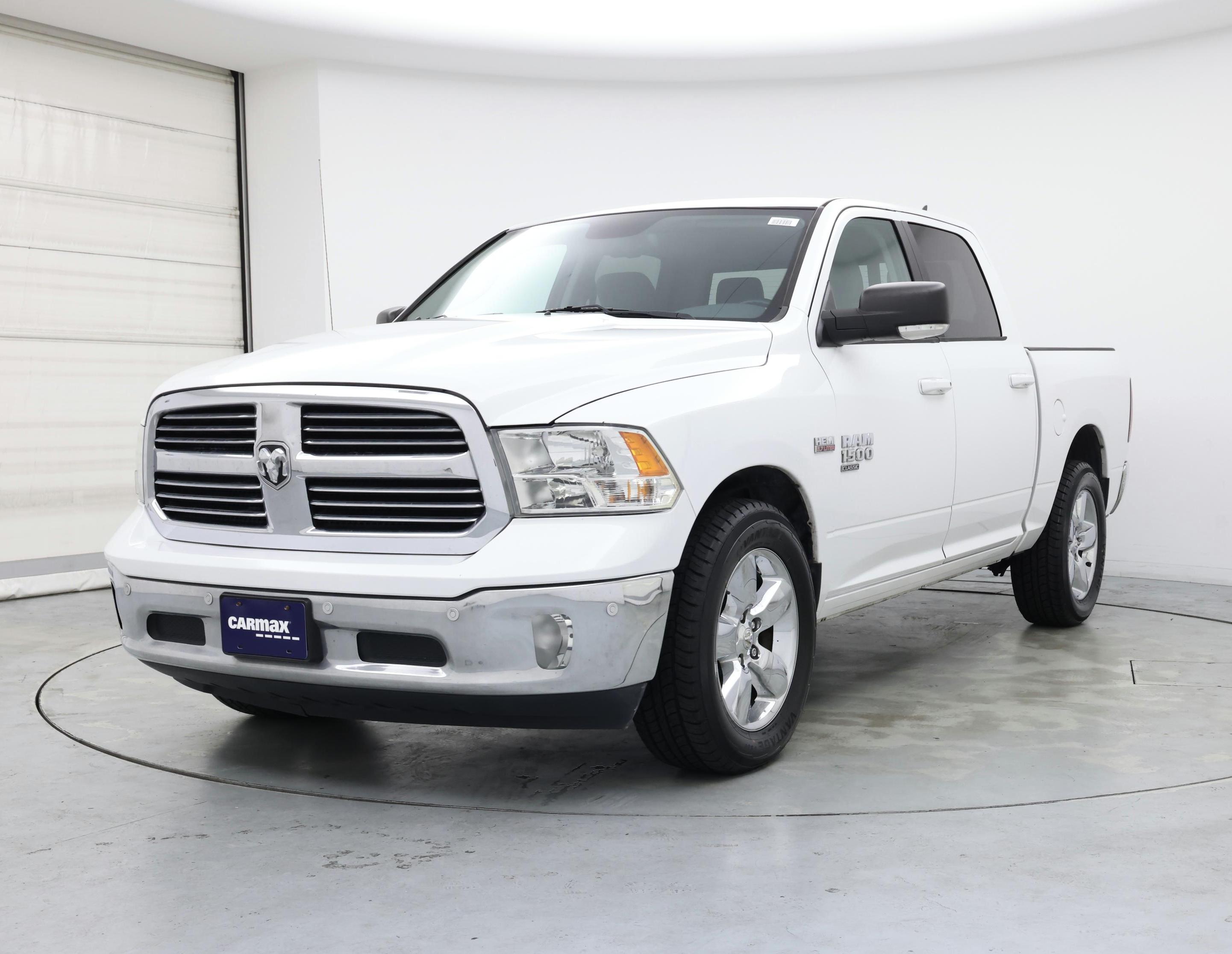 Thumbnail: 2019 RAM 1500 Classic - 4
