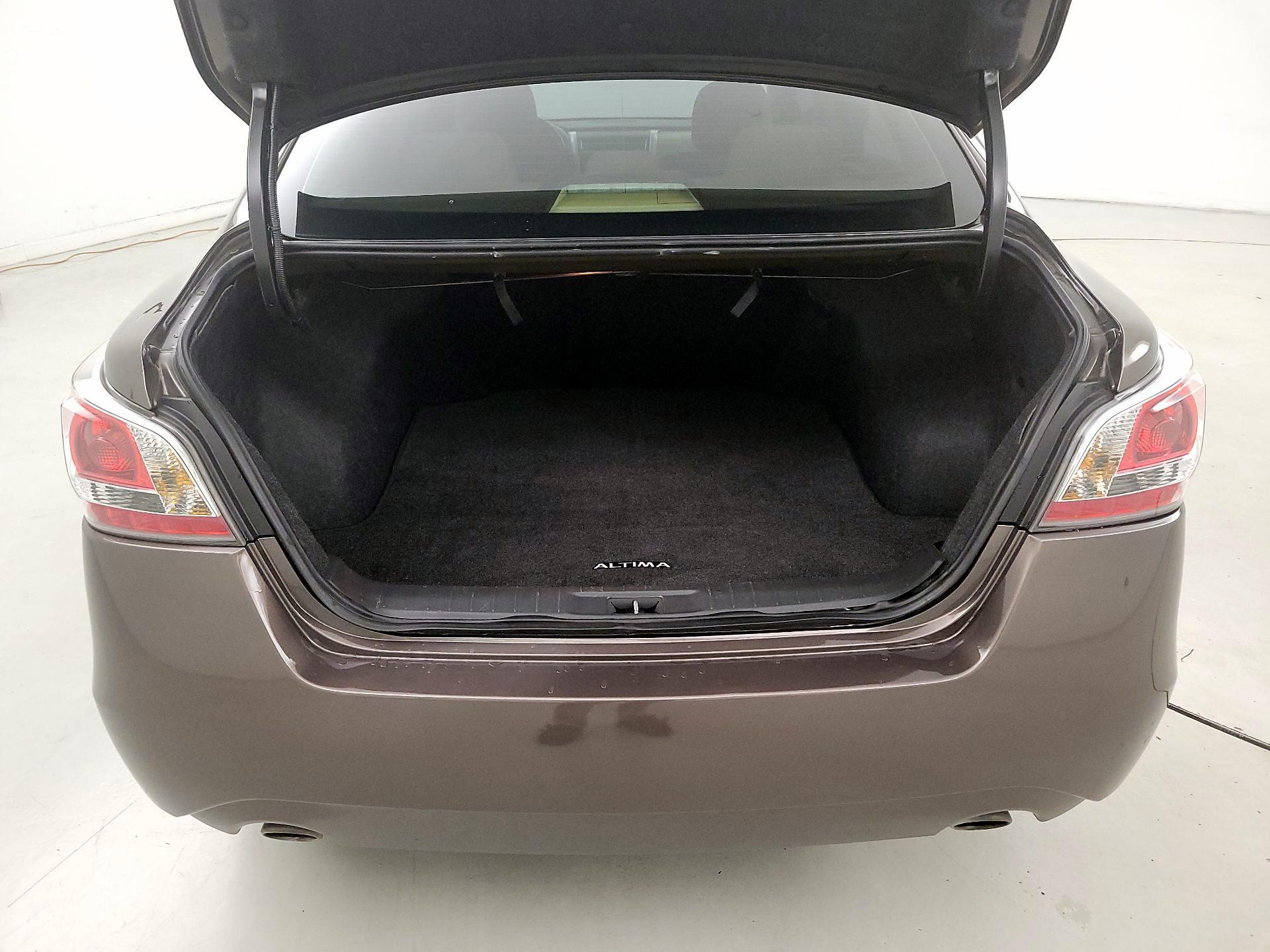 Thumbnail: 2014 Nissan Altima - 18