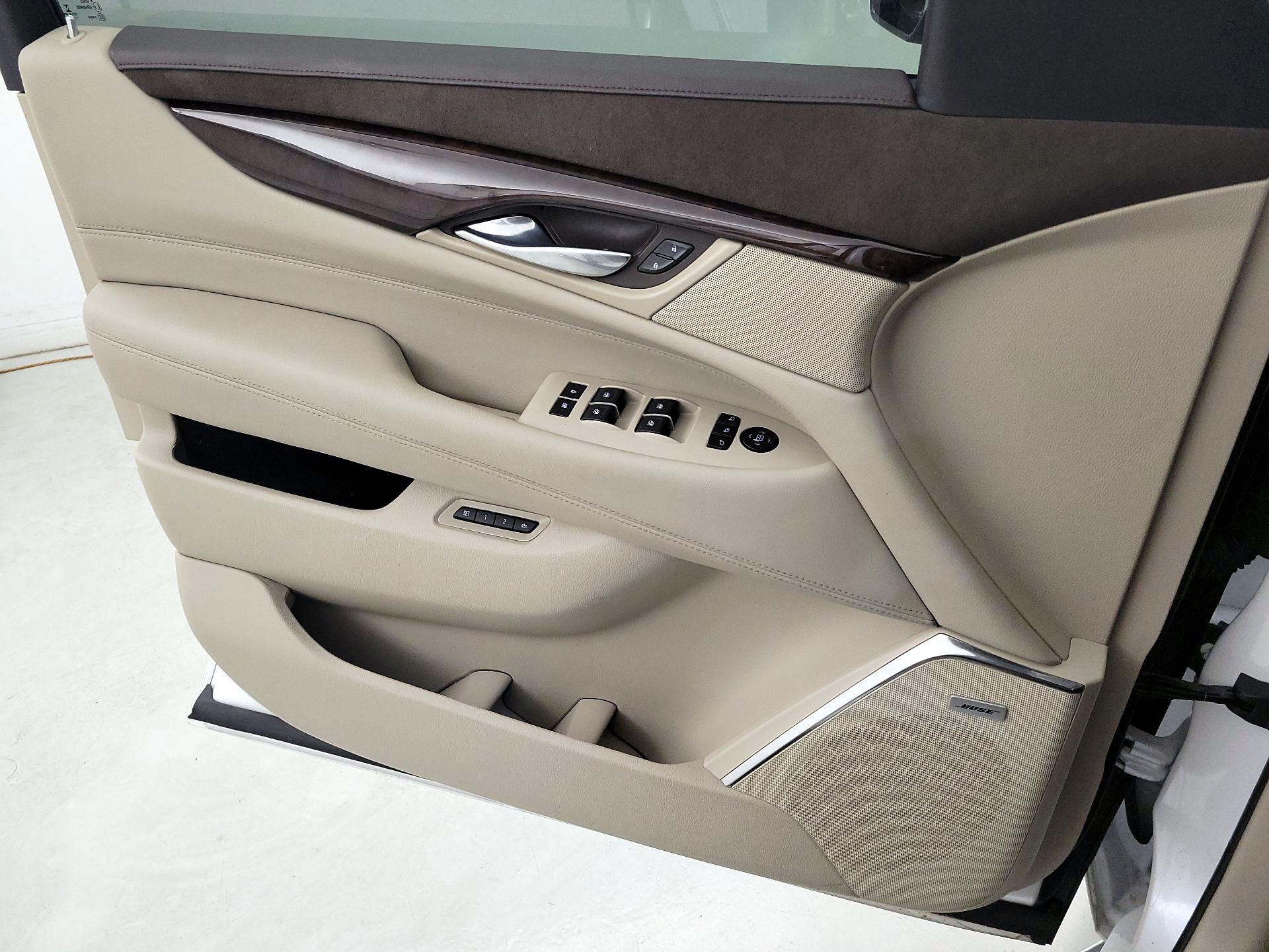 Thumbnail: 2016 Cadillac Escalade - 10