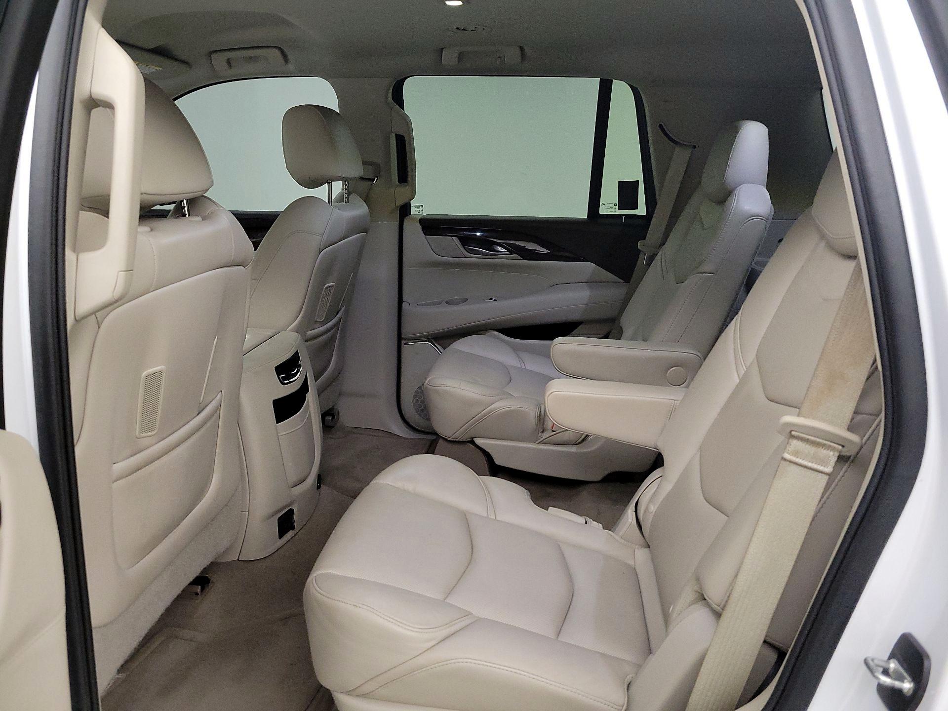 Thumbnail: 2016 Cadillac Escalade - 17