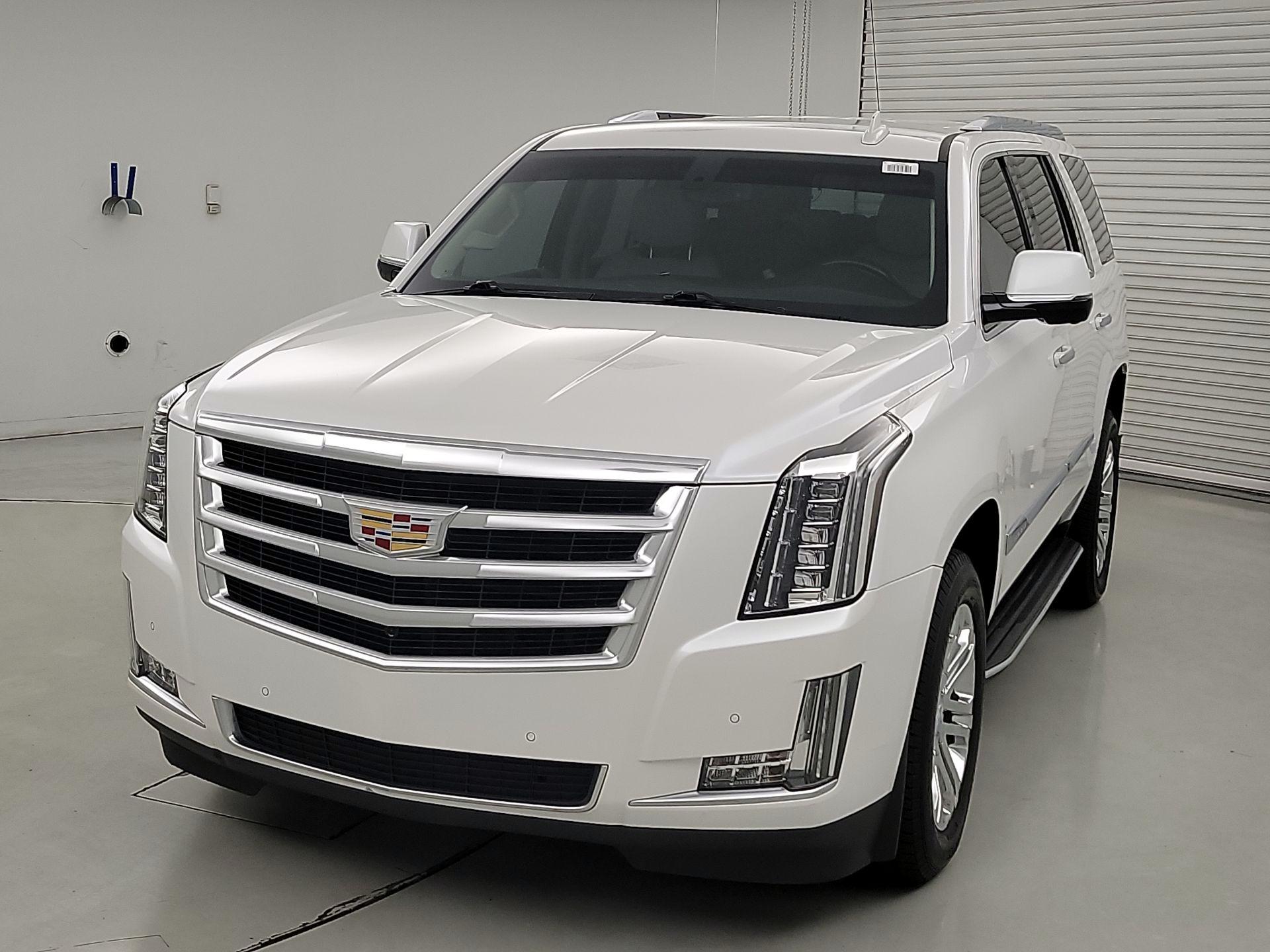 Thumbnail: 2016 Cadillac Escalade - 3