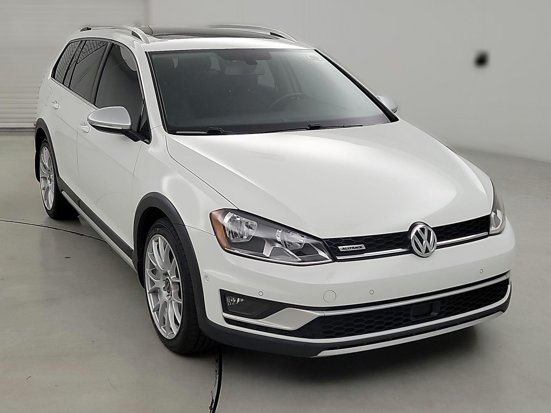 Thumbnail: 2017 Volkswagen Golf - 1