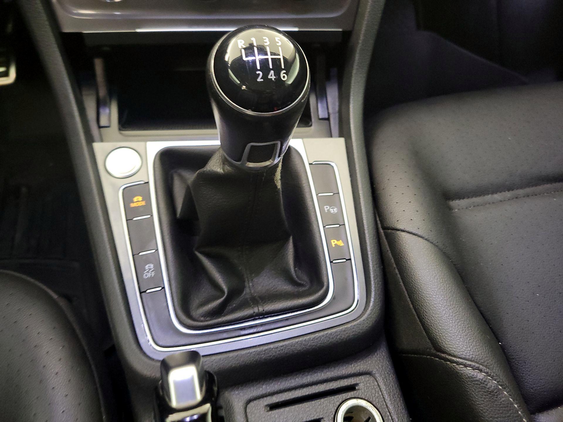 Thumbnail: 2017 Volkswagen Golf - 15