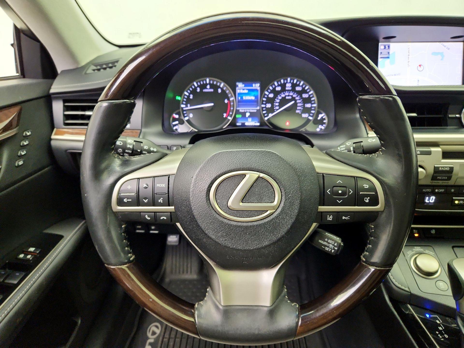 Thumbnail: 2018 Lexus ES - 10