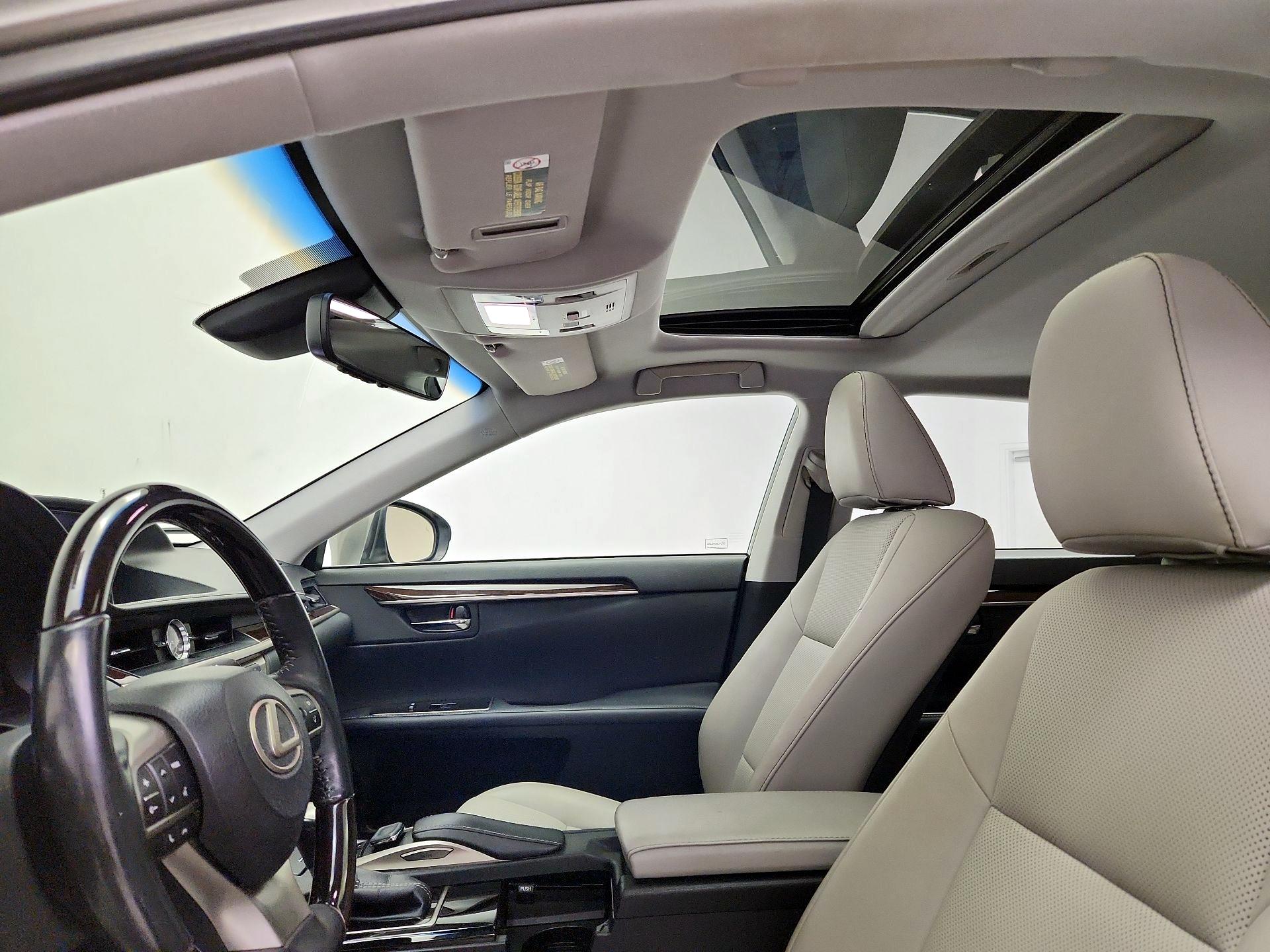 Thumbnail: 2018 Lexus ES - 20