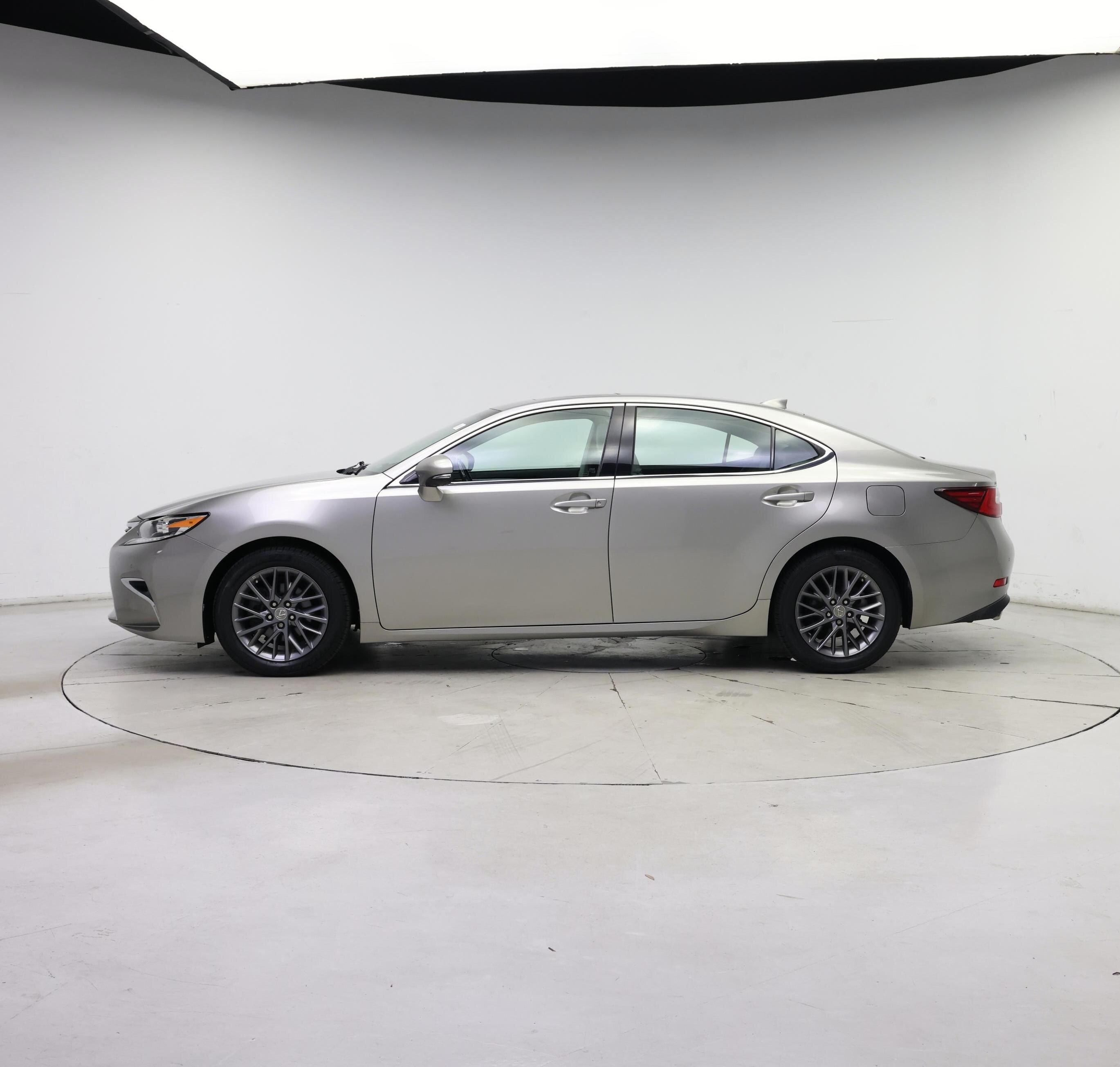 Thumbnail: 2018 Lexus ES - 3