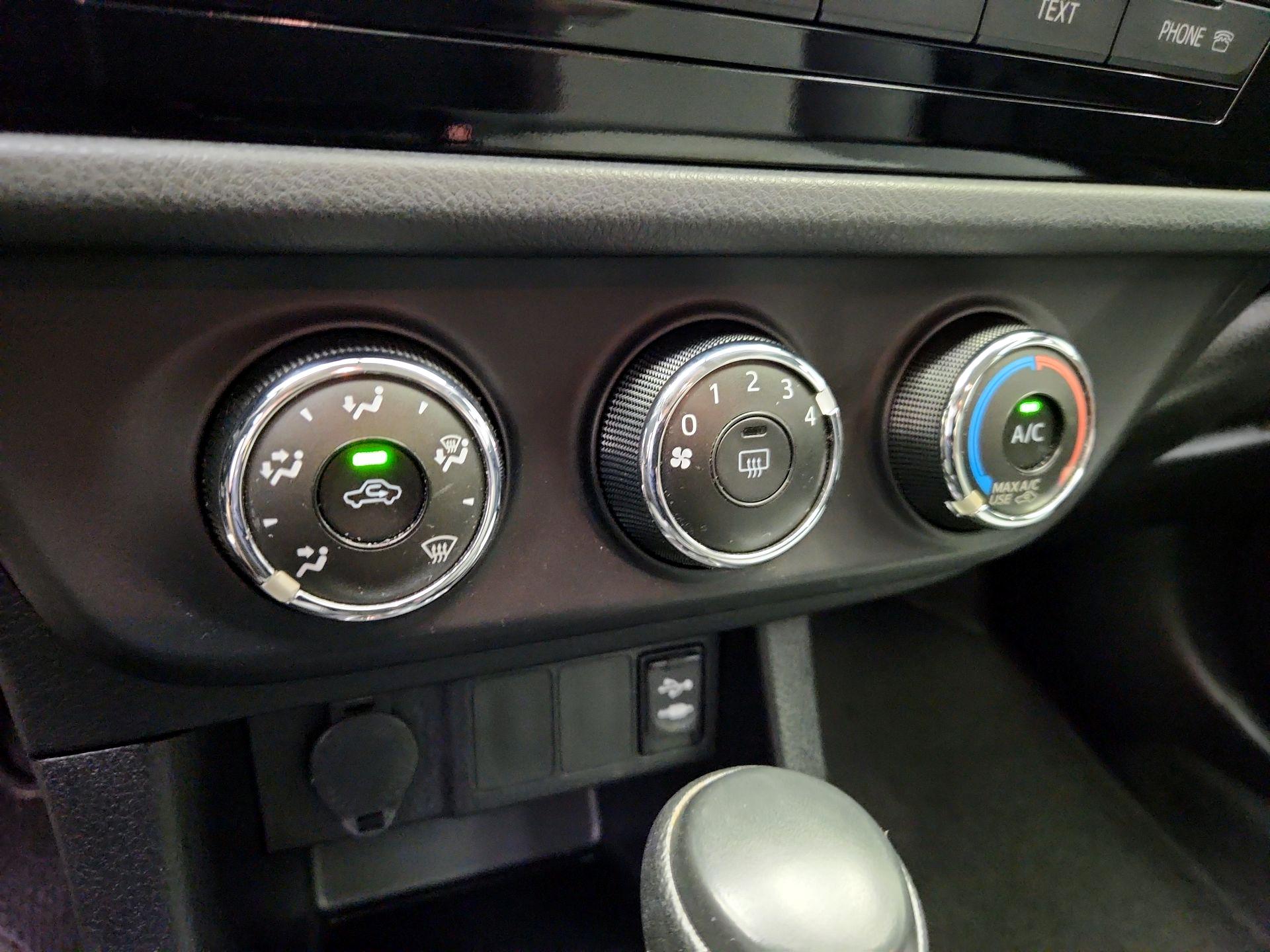 Thumbnail: 2015 Toyota Corolla - 15