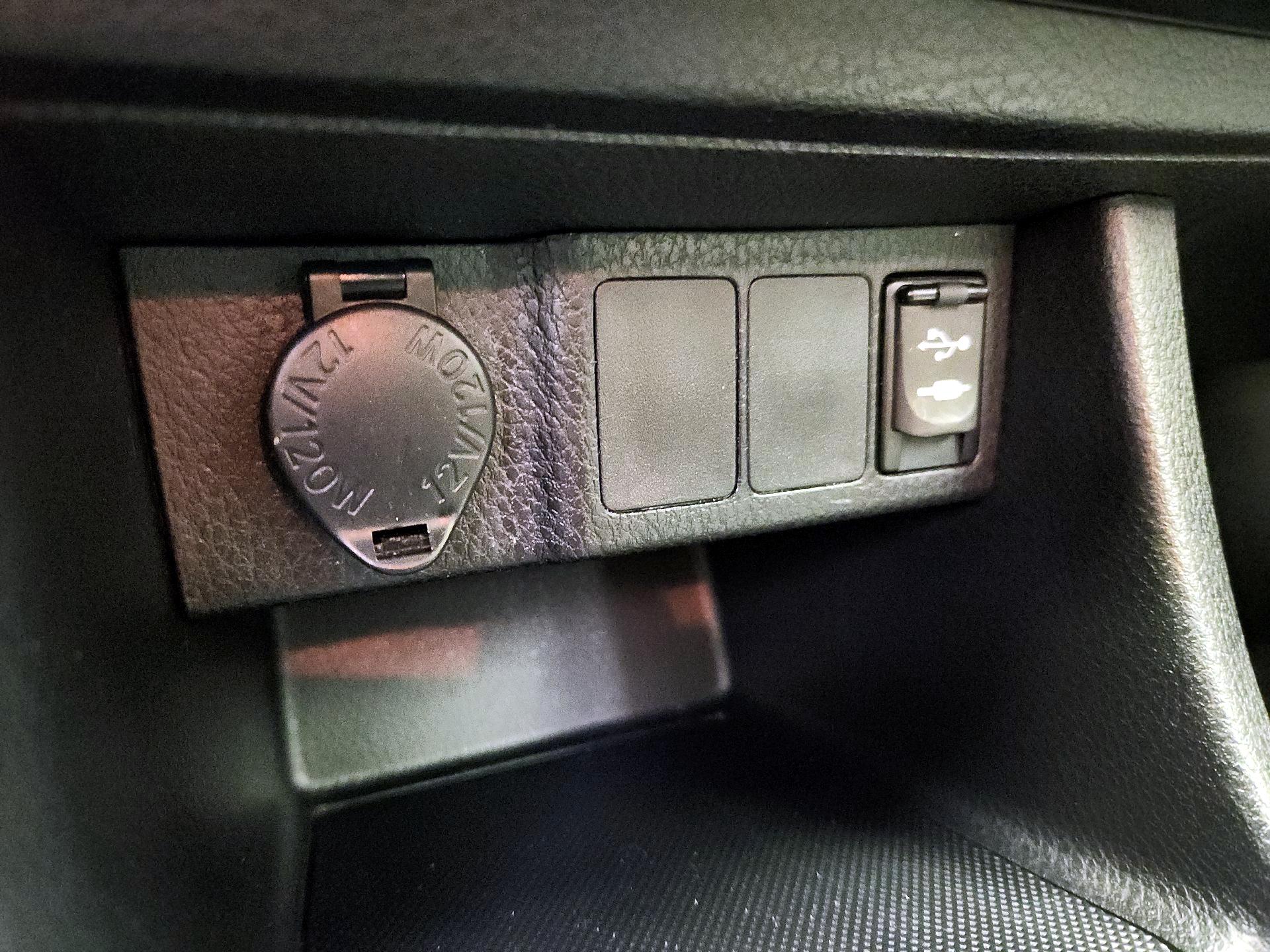 Thumbnail: 2015 Toyota Corolla - 17