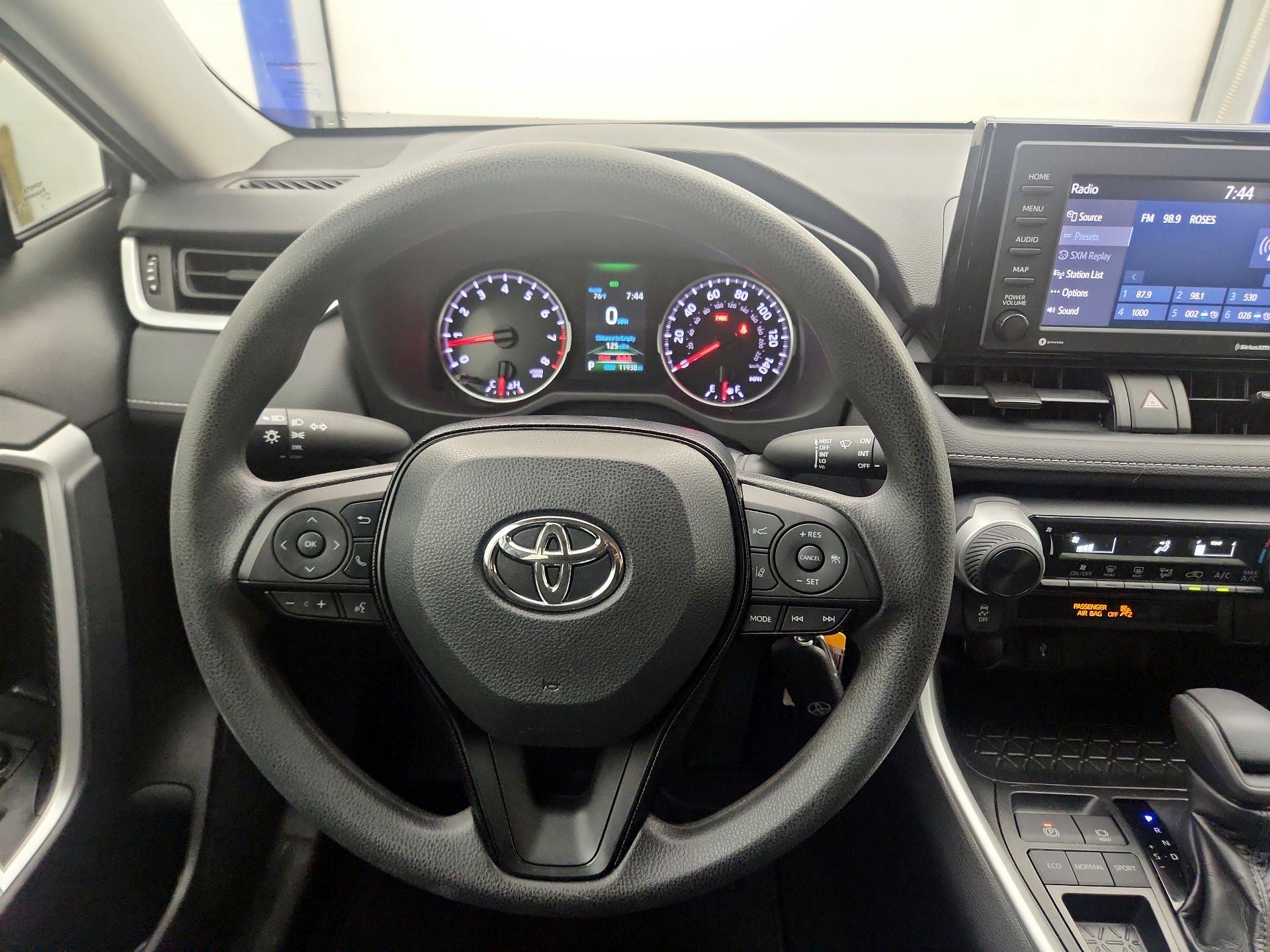 Thumbnail: 2021 Toyota RAV4 - 10