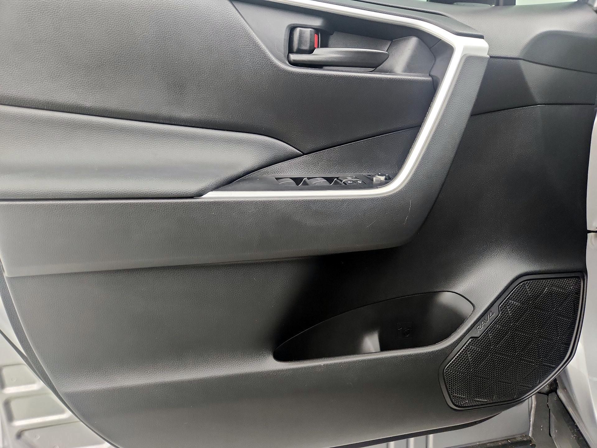 Thumbnail: 2021 Toyota RAV4 - 12