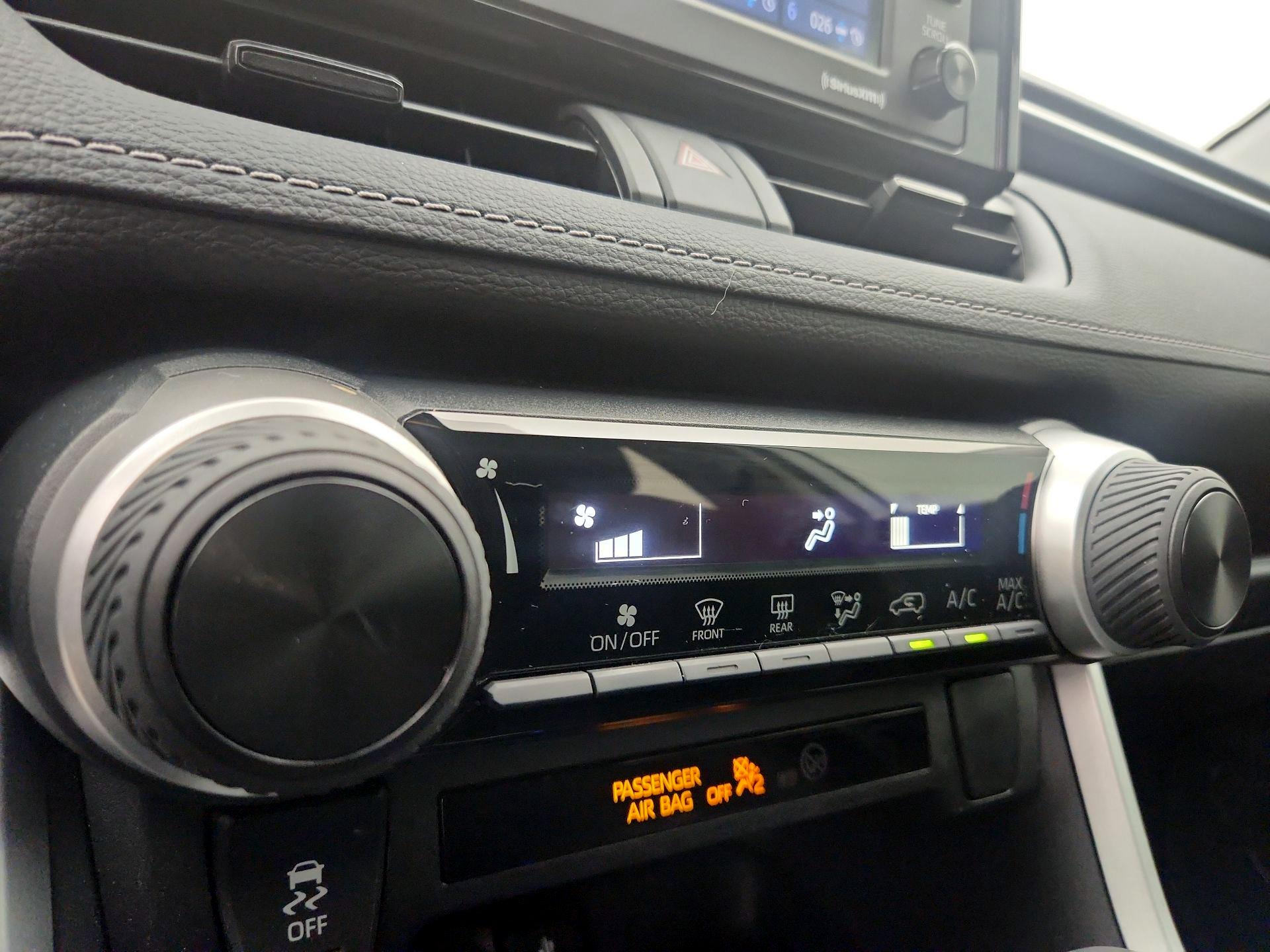 Thumbnail: 2021 Toyota RAV4 - 16