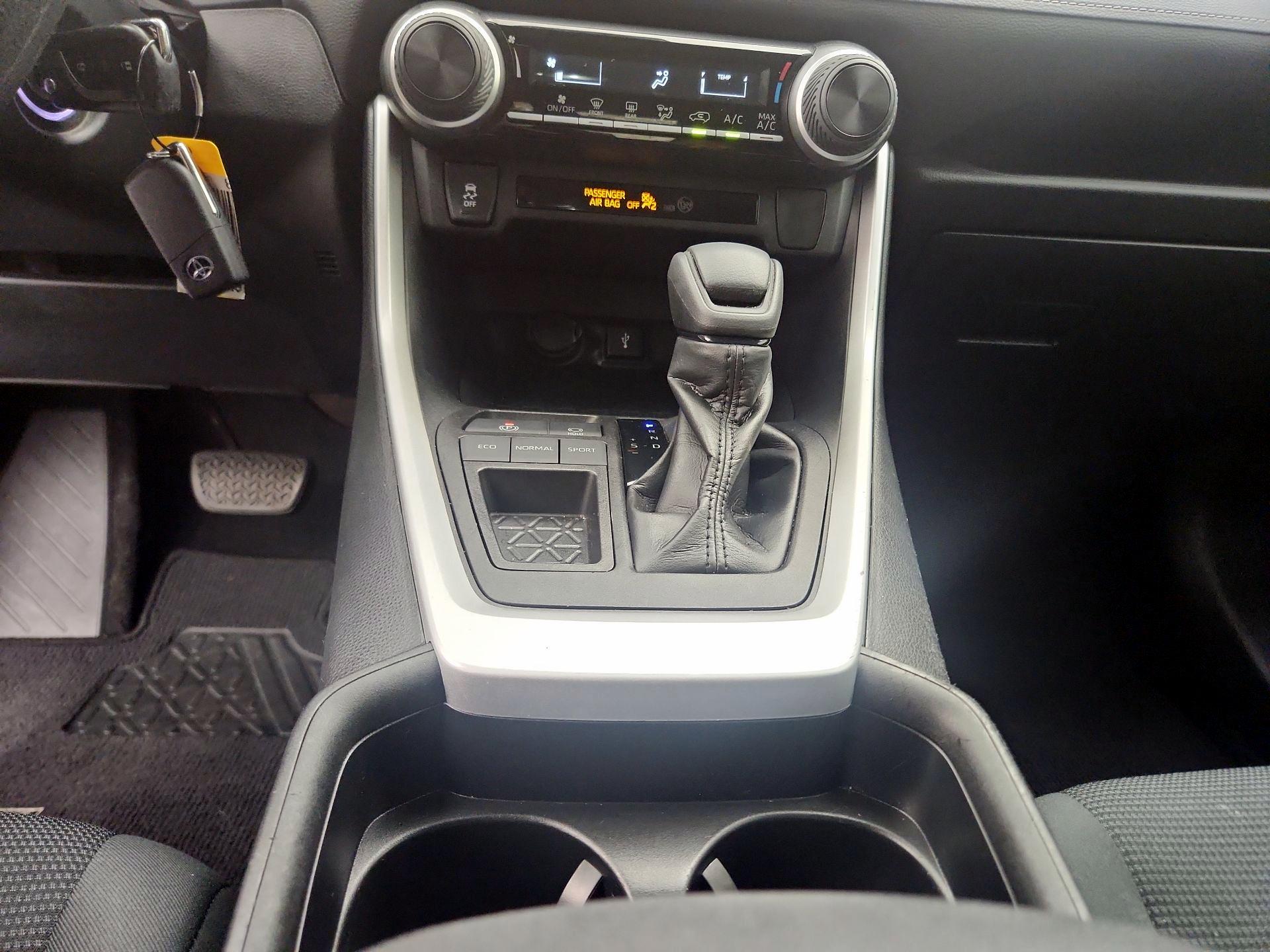 Thumbnail: 2021 Toyota RAV4 - 17