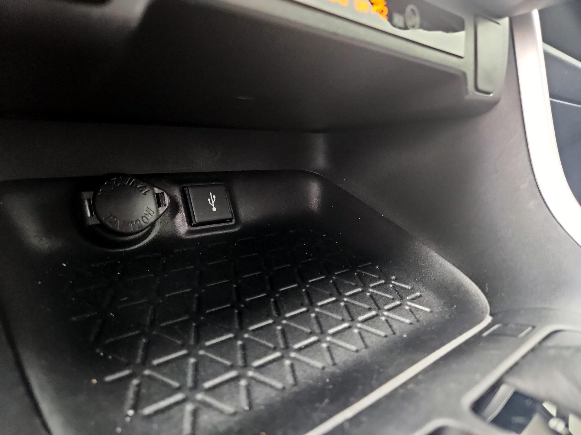 Thumbnail: 2021 Toyota RAV4 - 18