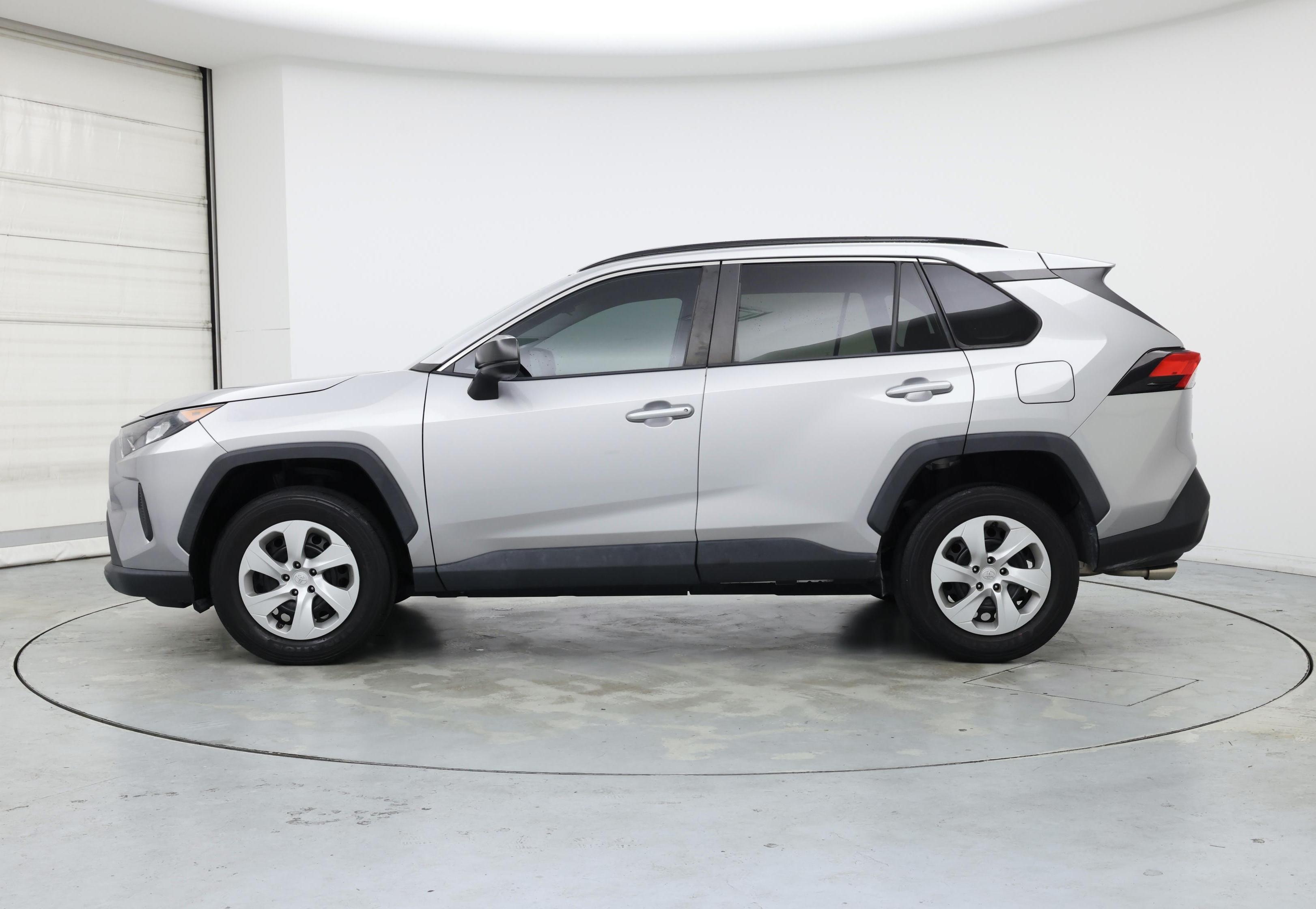 Thumbnail: 2021 Toyota RAV4 - 3