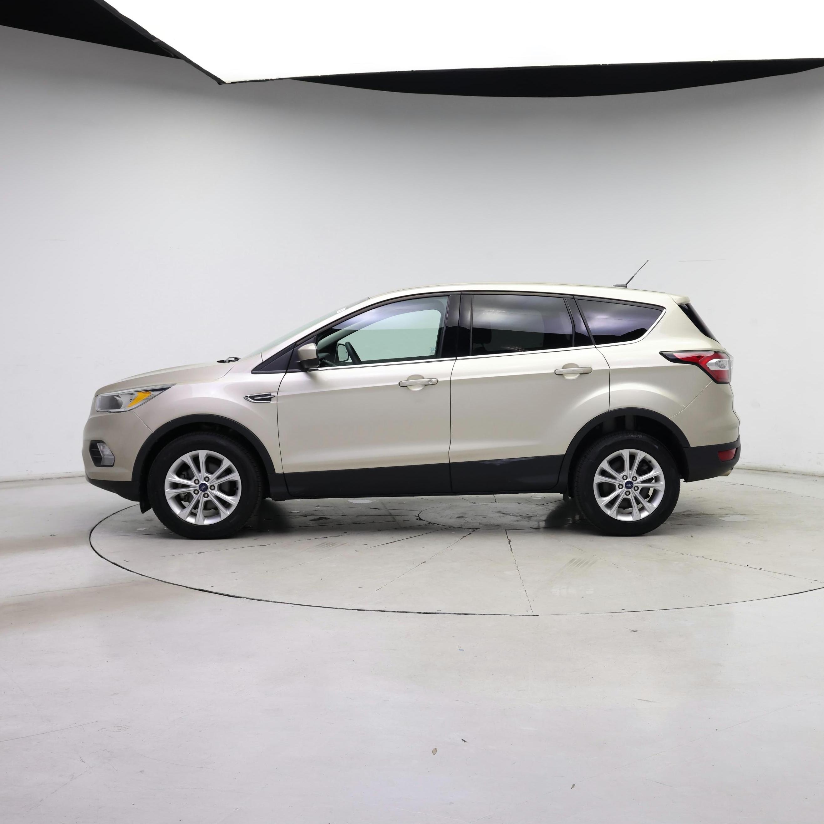 Thumbnail: 2017 Ford Escape - 3