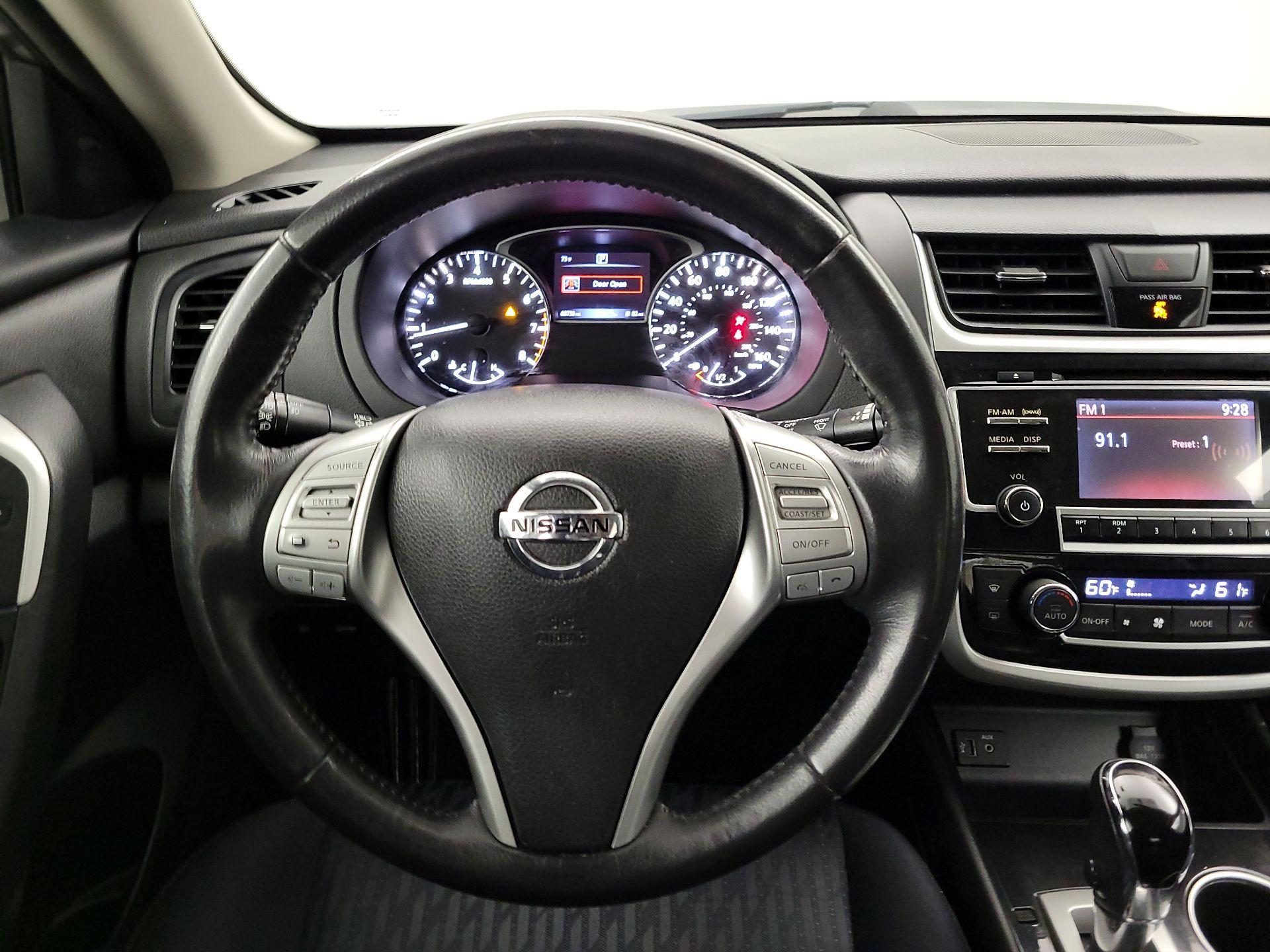 Thumbnail: 2018 Nissan Altima - 10