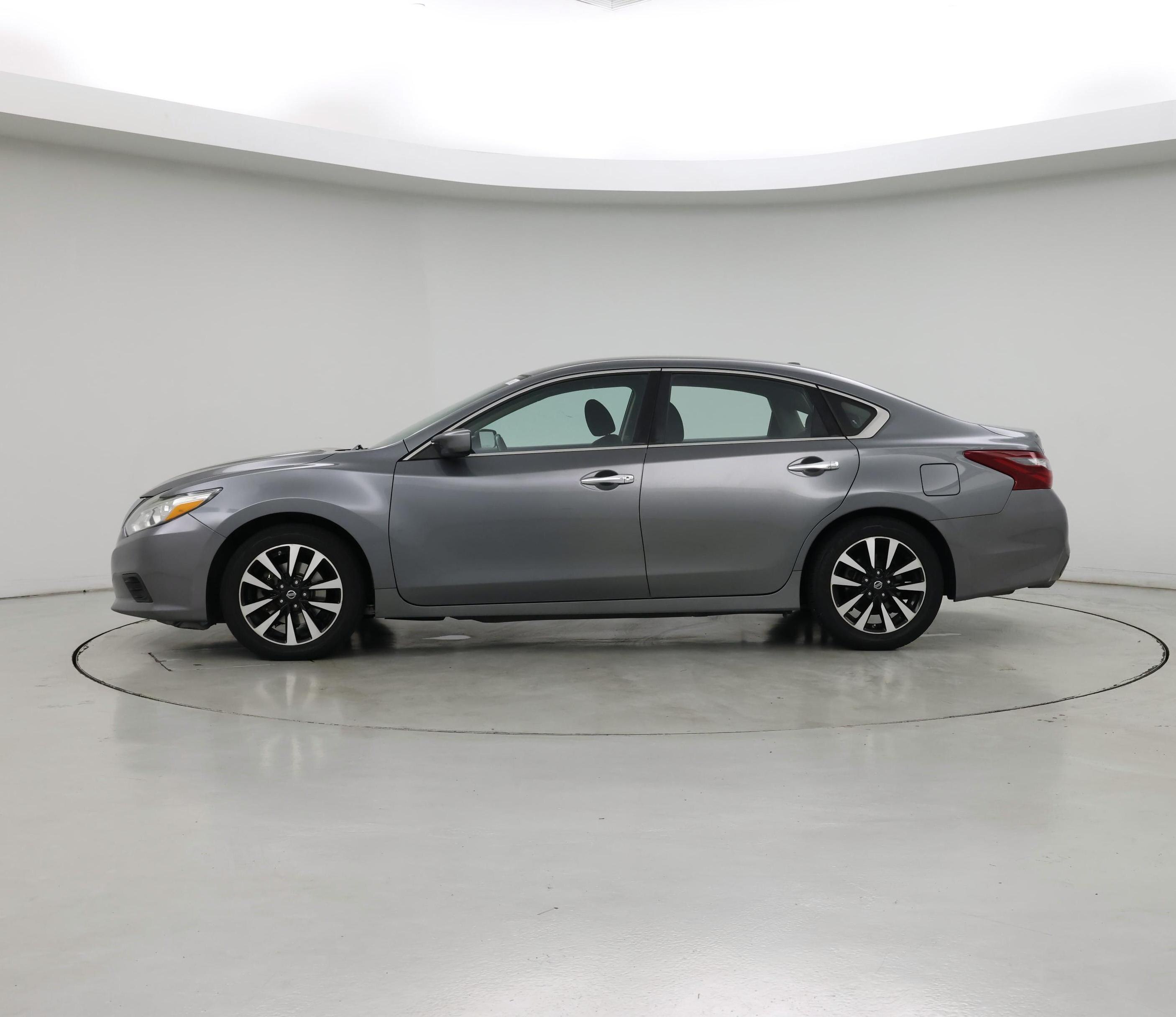 Thumbnail: 2018 Nissan Altima - 3