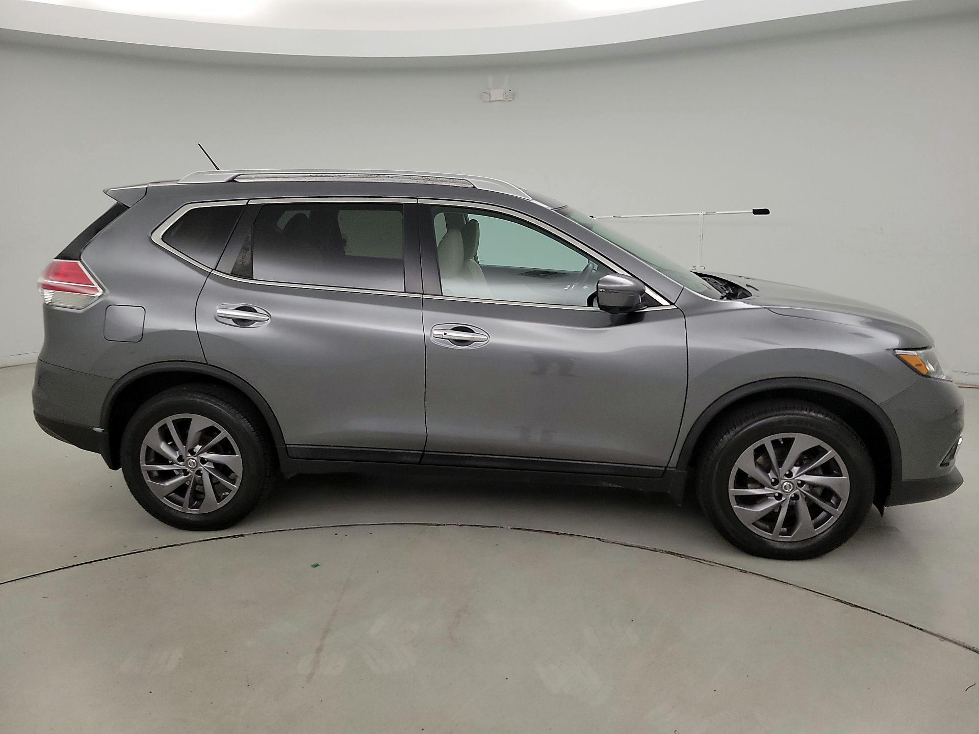 Thumbnail: 2016 Nissan Rogue - 4