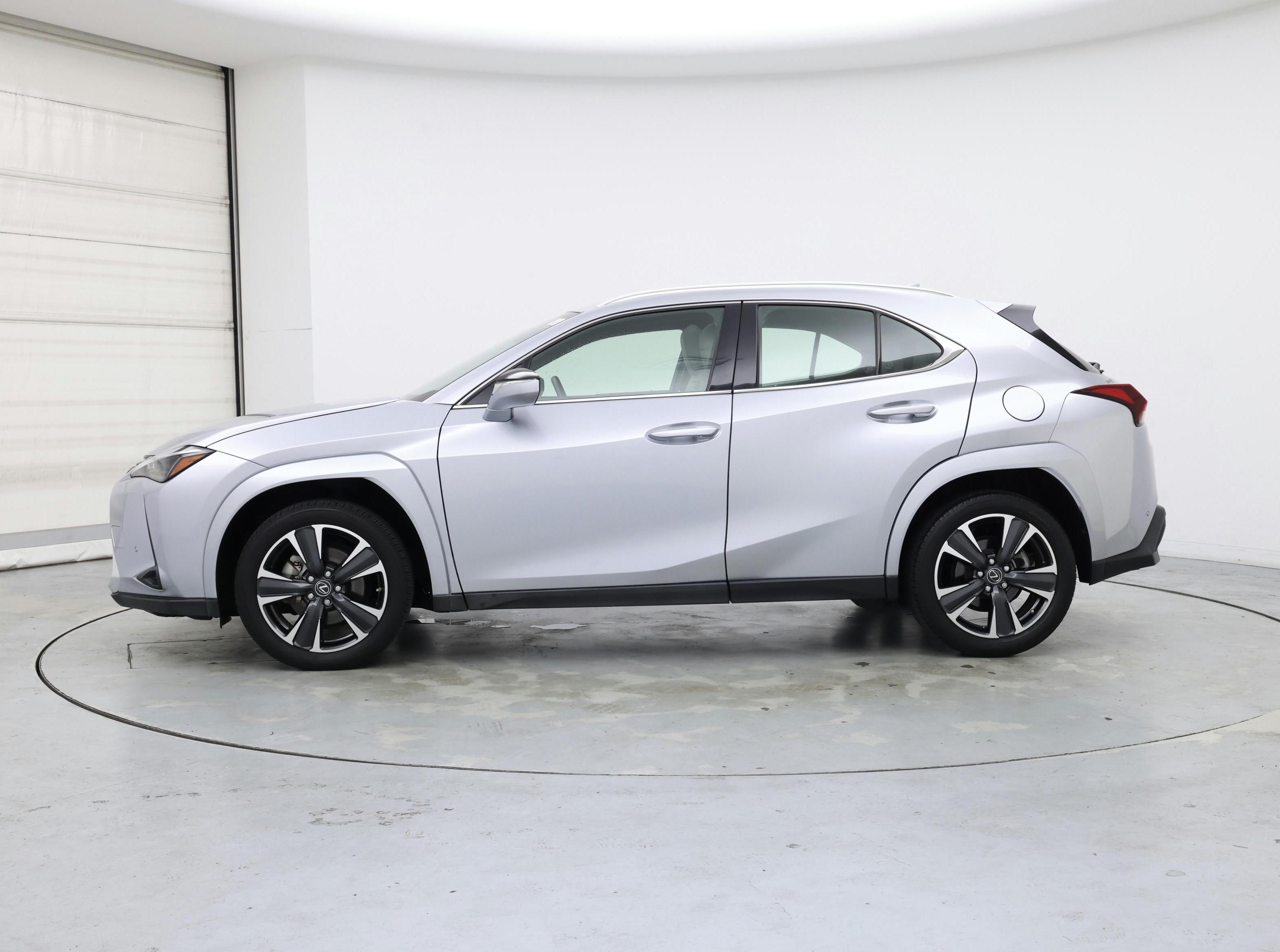 Thumbnail: 2023 Lexus UX - 3