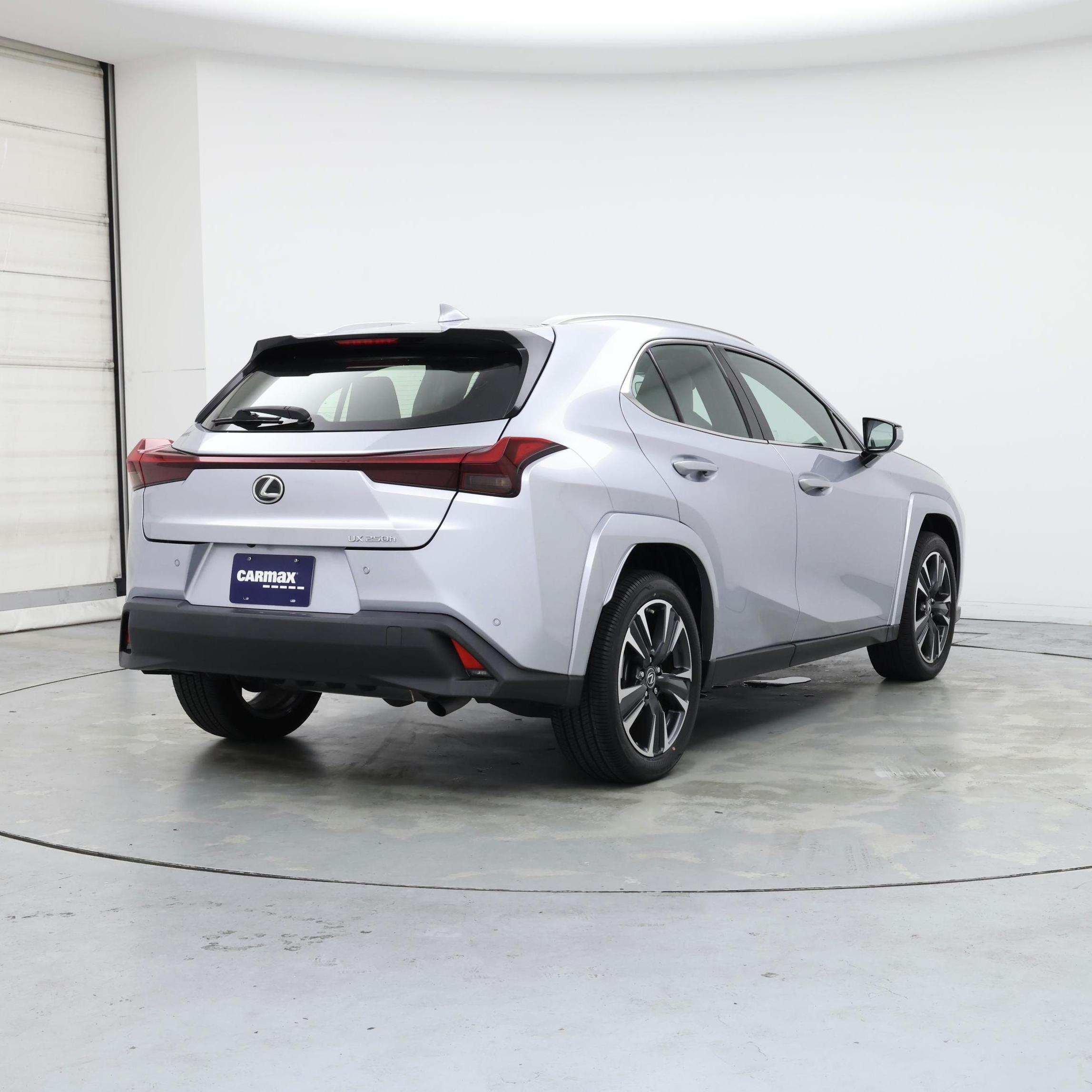 Thumbnail: 2023 Lexus UX - 8