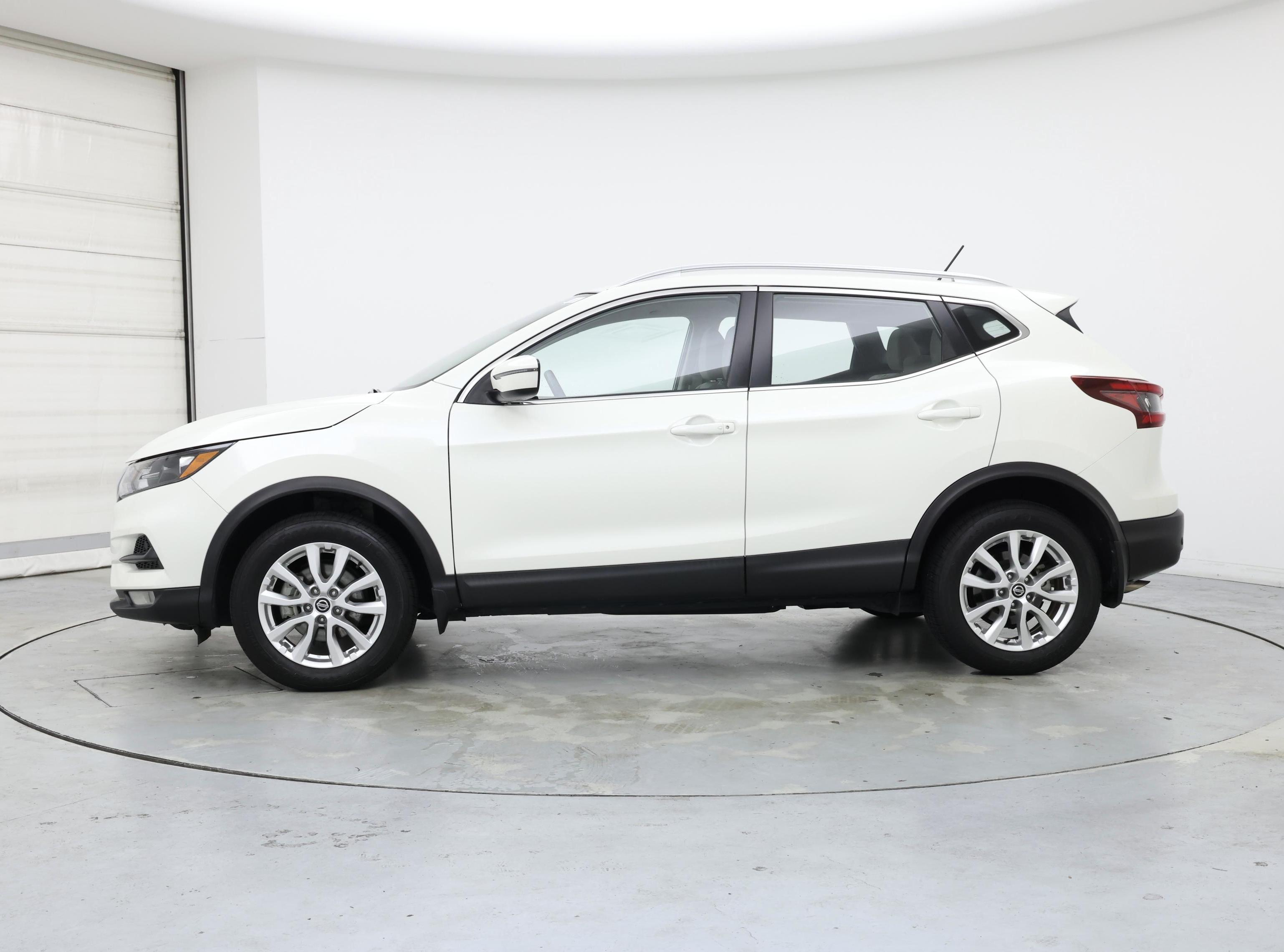 Thumbnail: 2022 Nissan Rogue Sport - 3