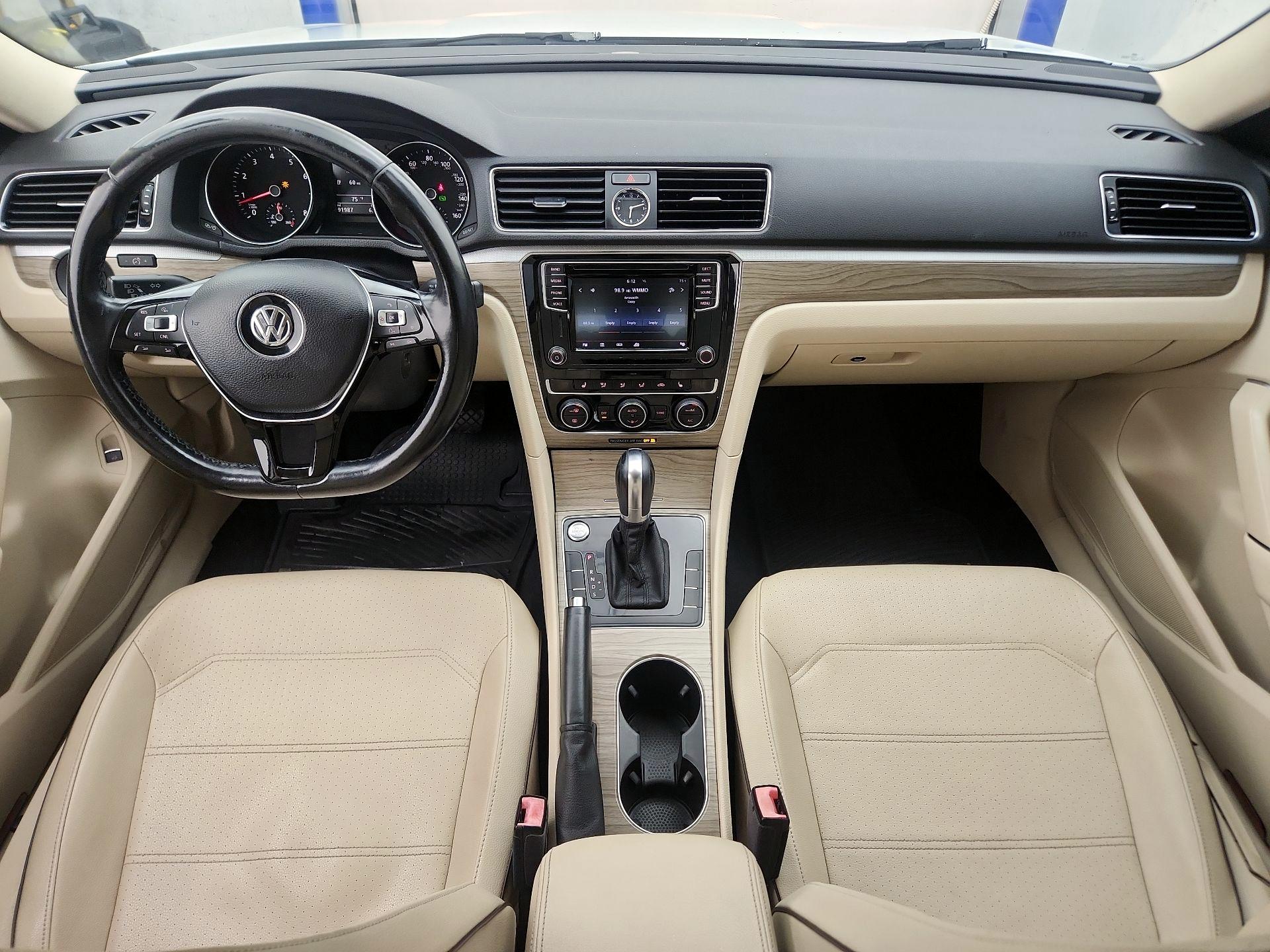 Thumbnail: 2017 Volkswagen Passat - 9