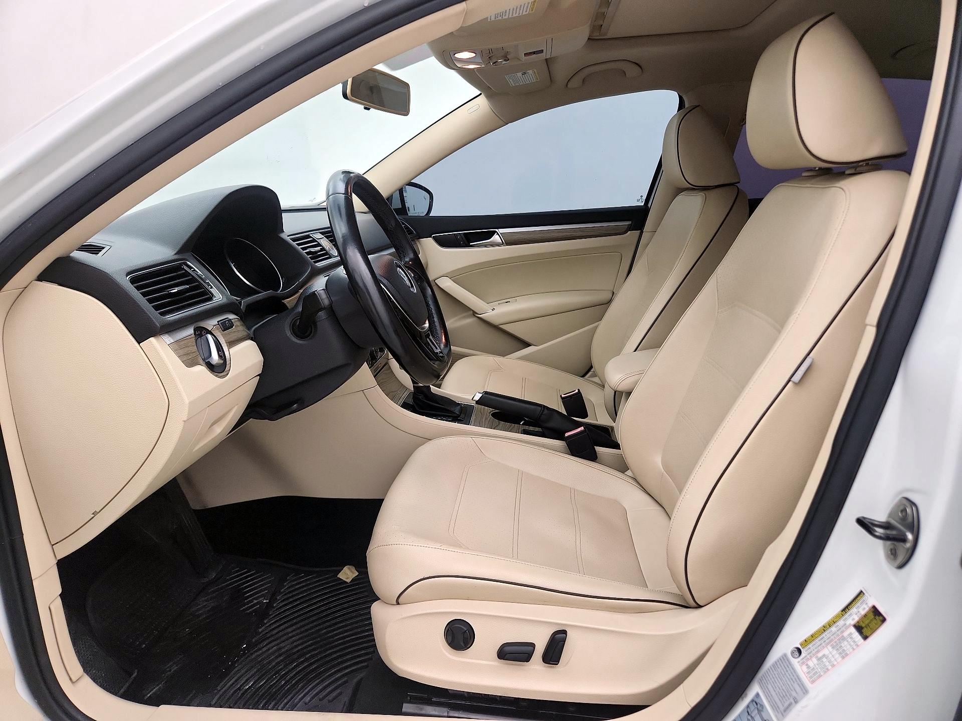 Thumbnail: 2017 Volkswagen Passat - 11