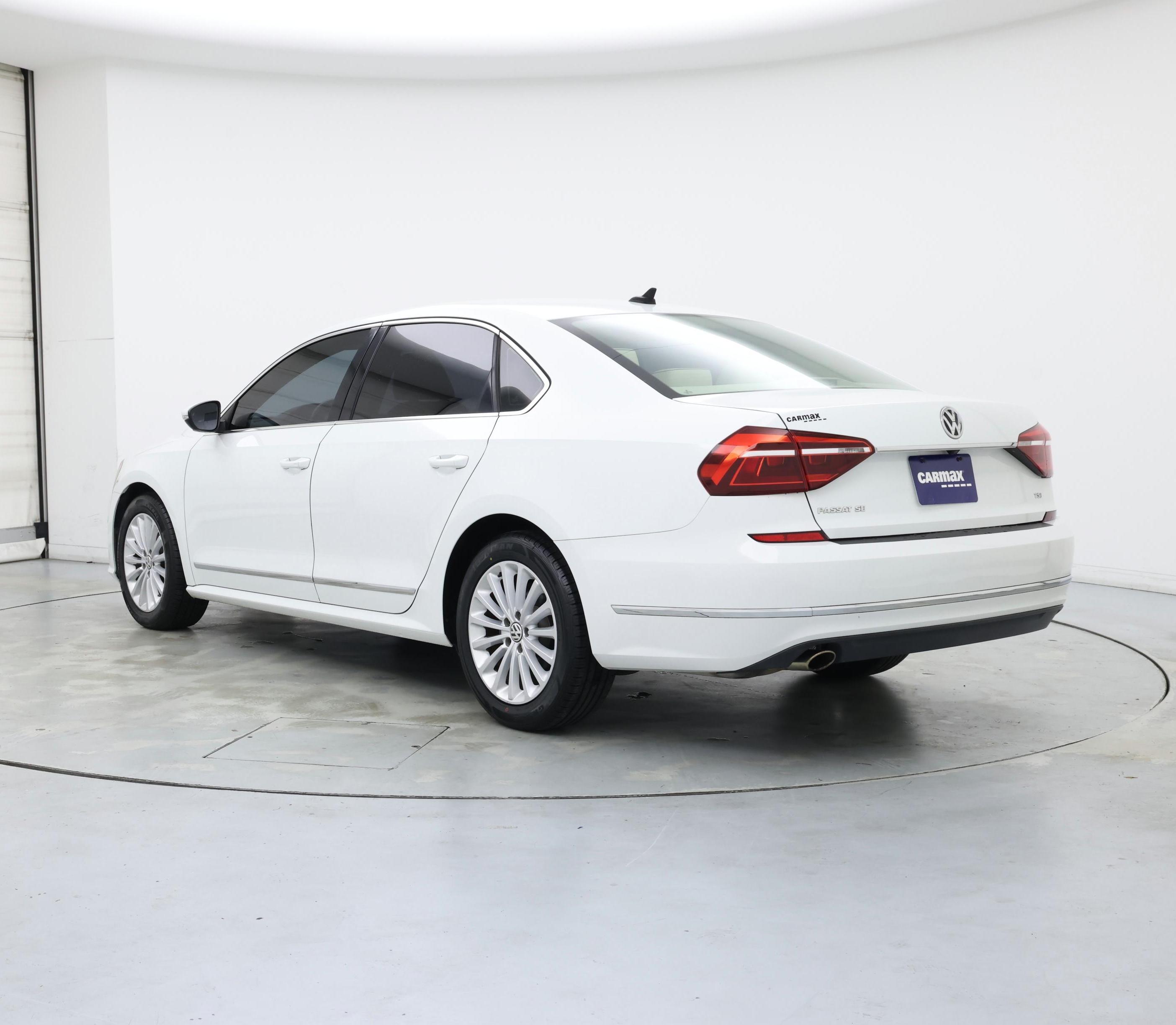 Thumbnail: 2017 Volkswagen Passat - 2