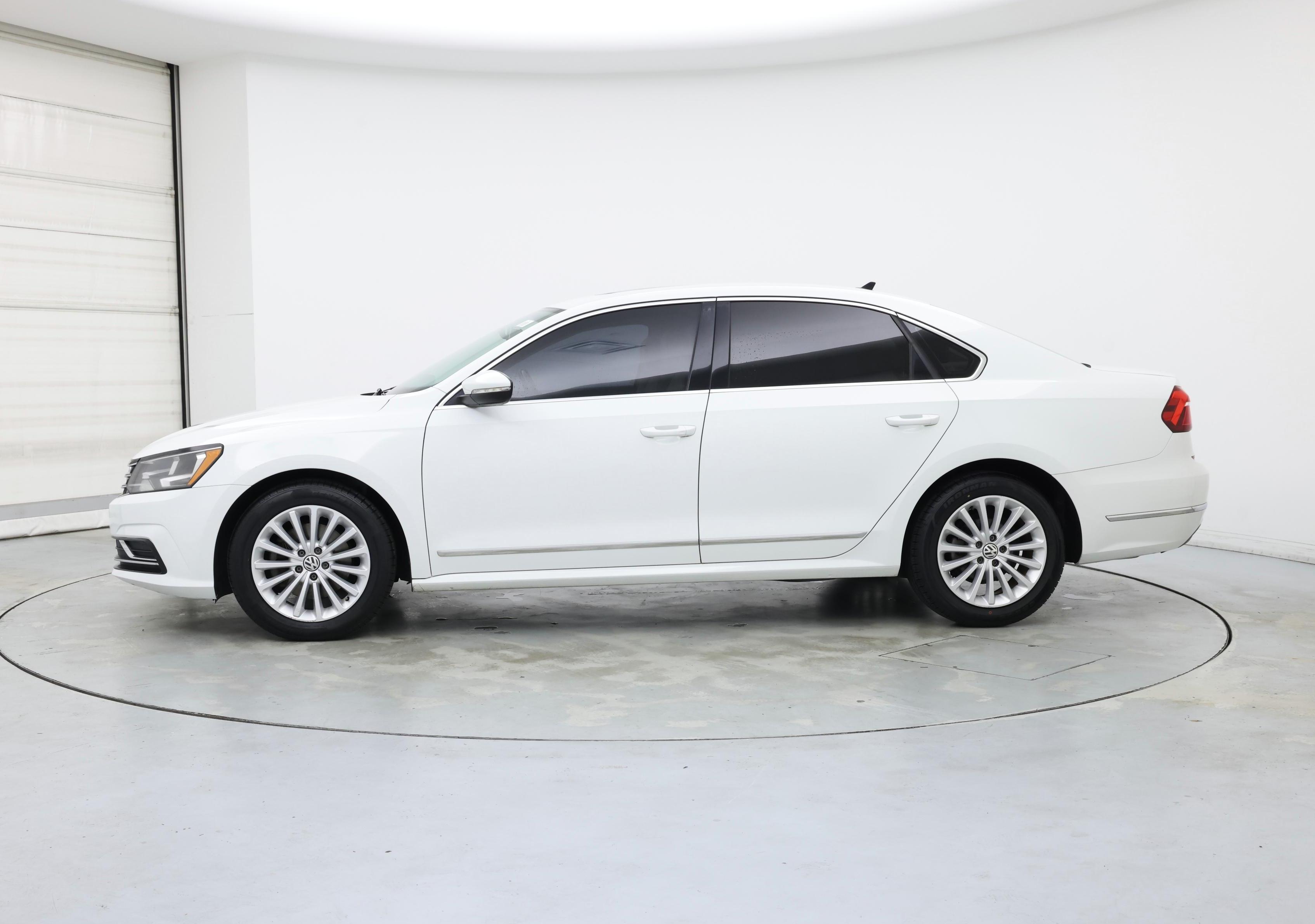Thumbnail: 2017 Volkswagen Passat - 3