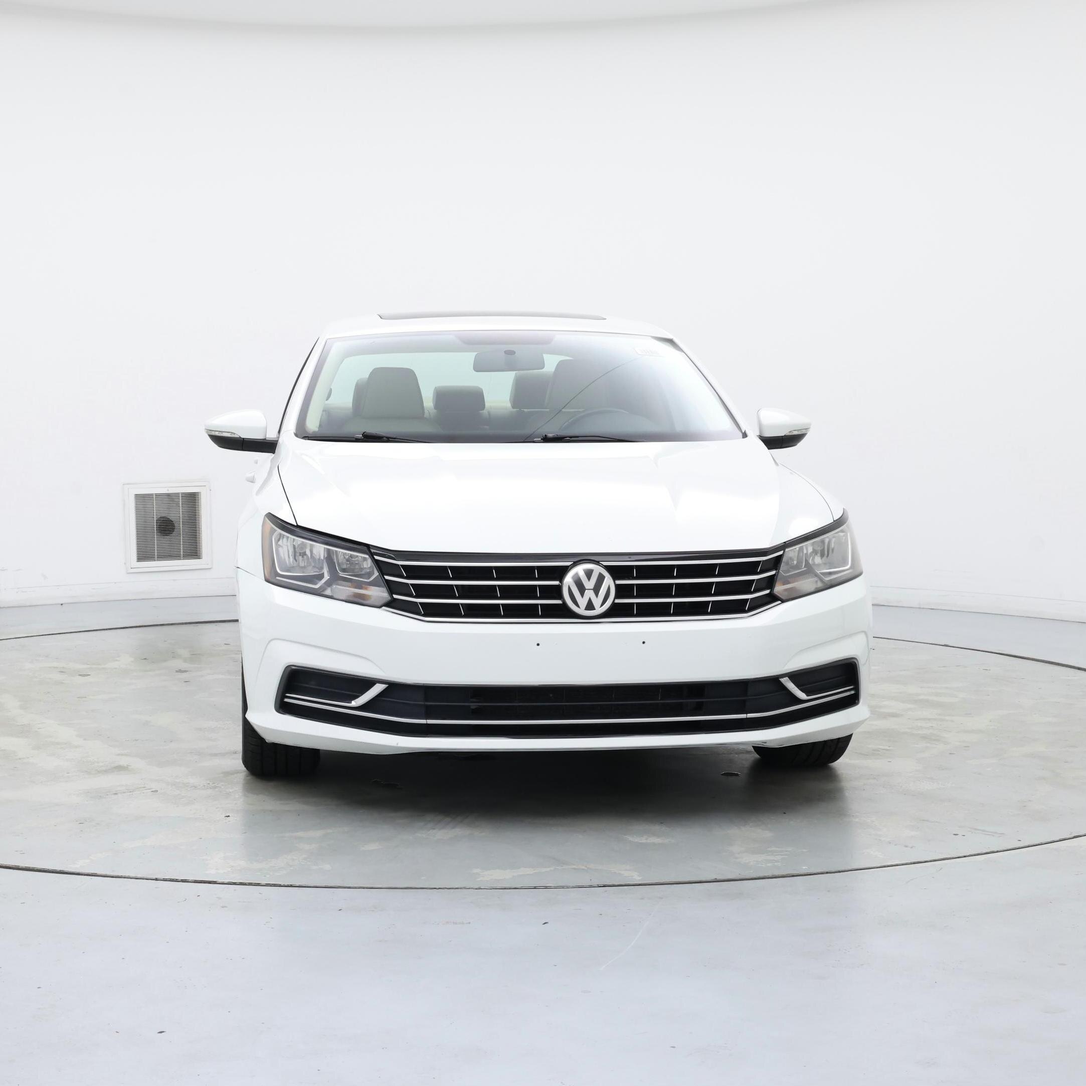 Thumbnail: 2017 Volkswagen Passat - 5