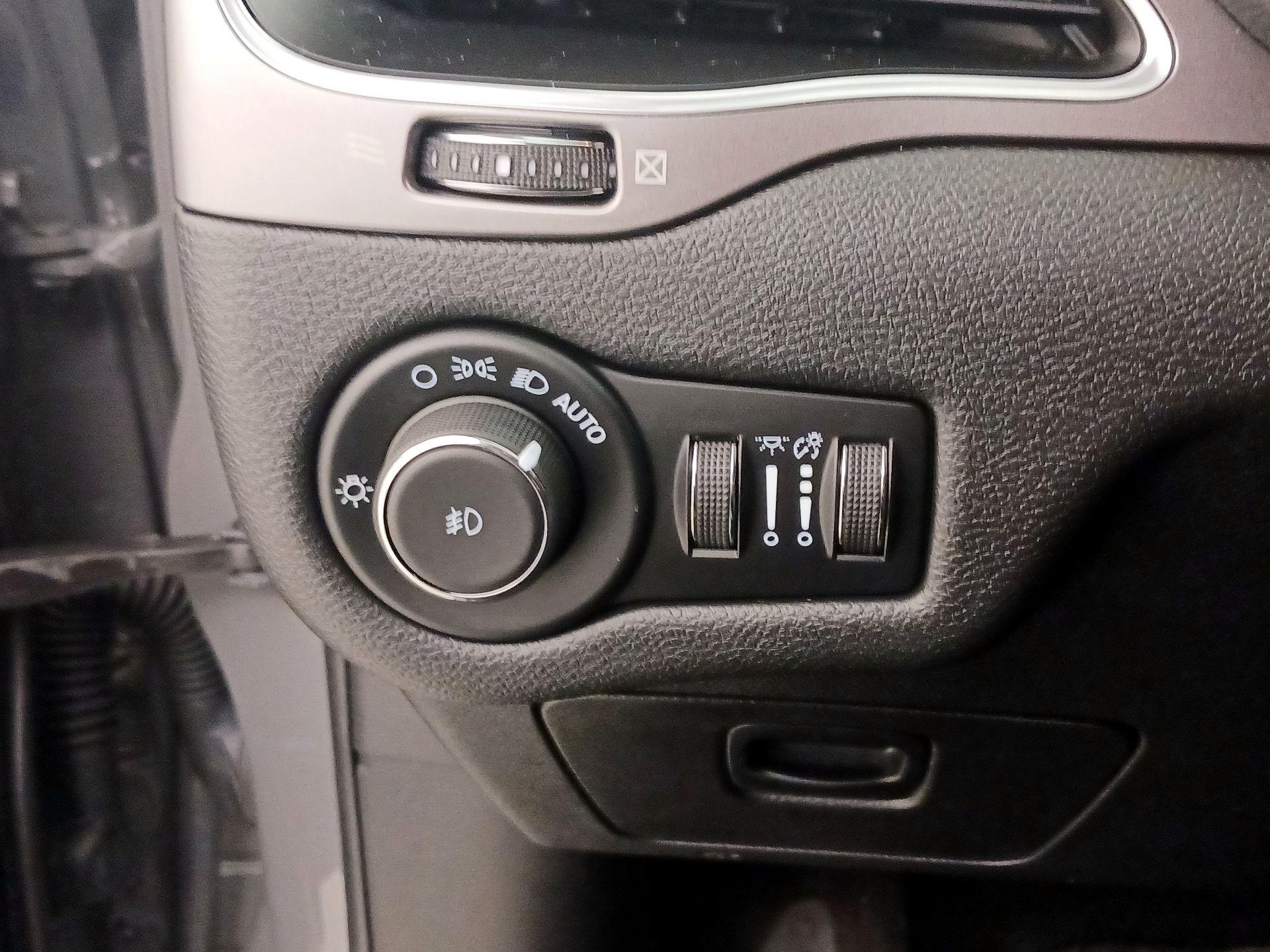 Thumbnail: 2021 Jeep Cherokee - 13