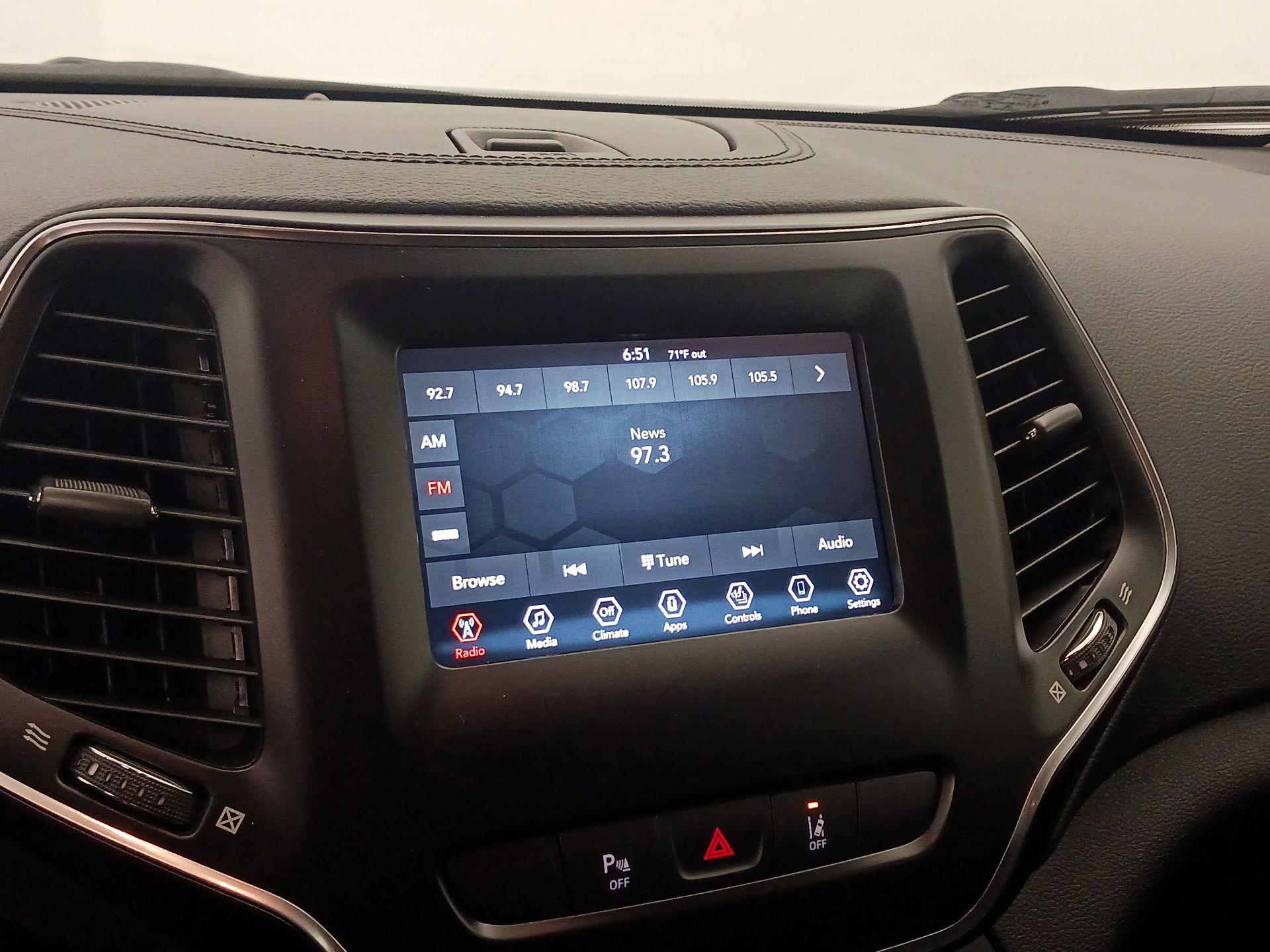 Thumbnail: 2021 Jeep Cherokee - 15