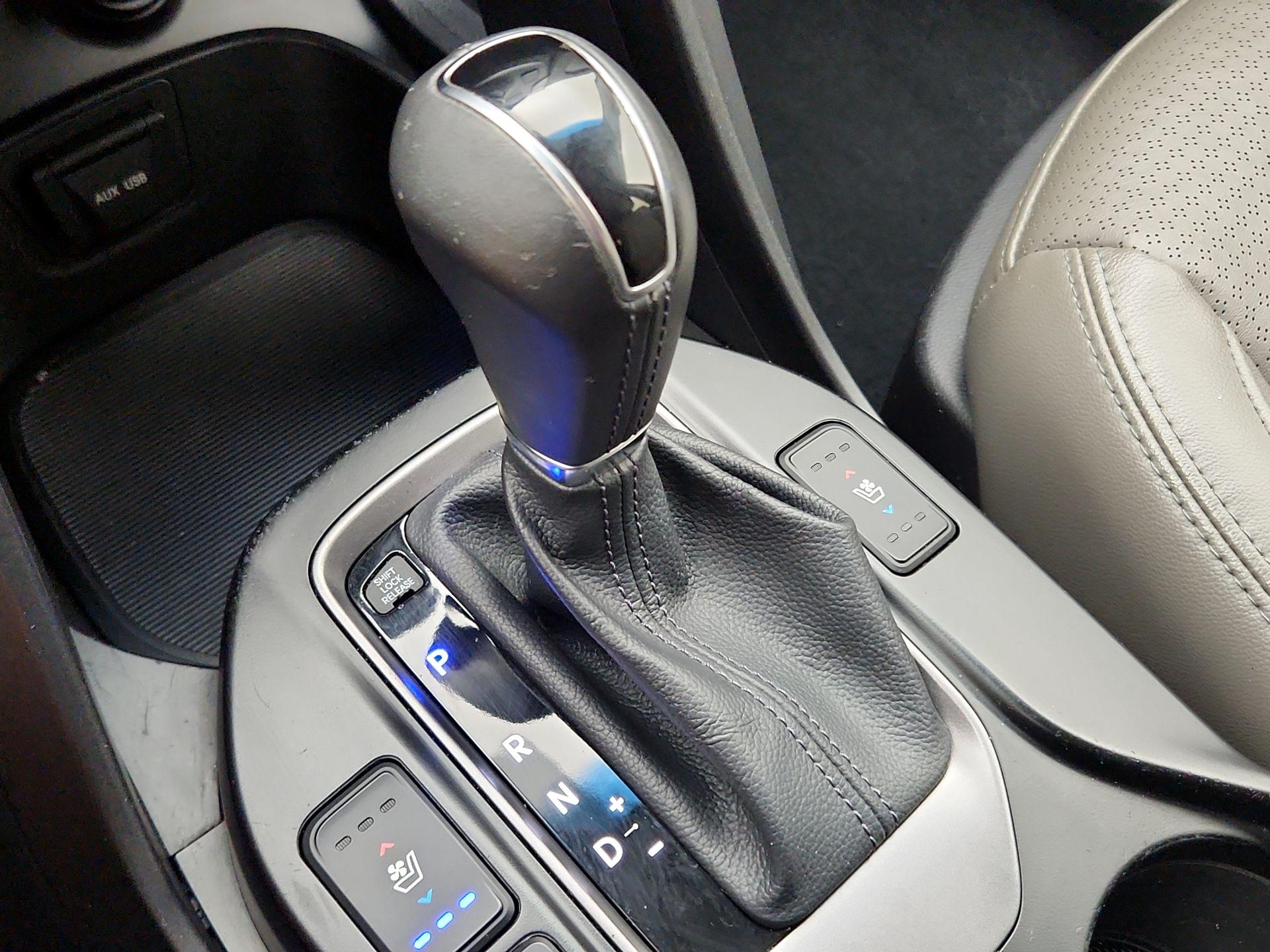 Thumbnail: 2016 Hyundai Santa Fe - 17