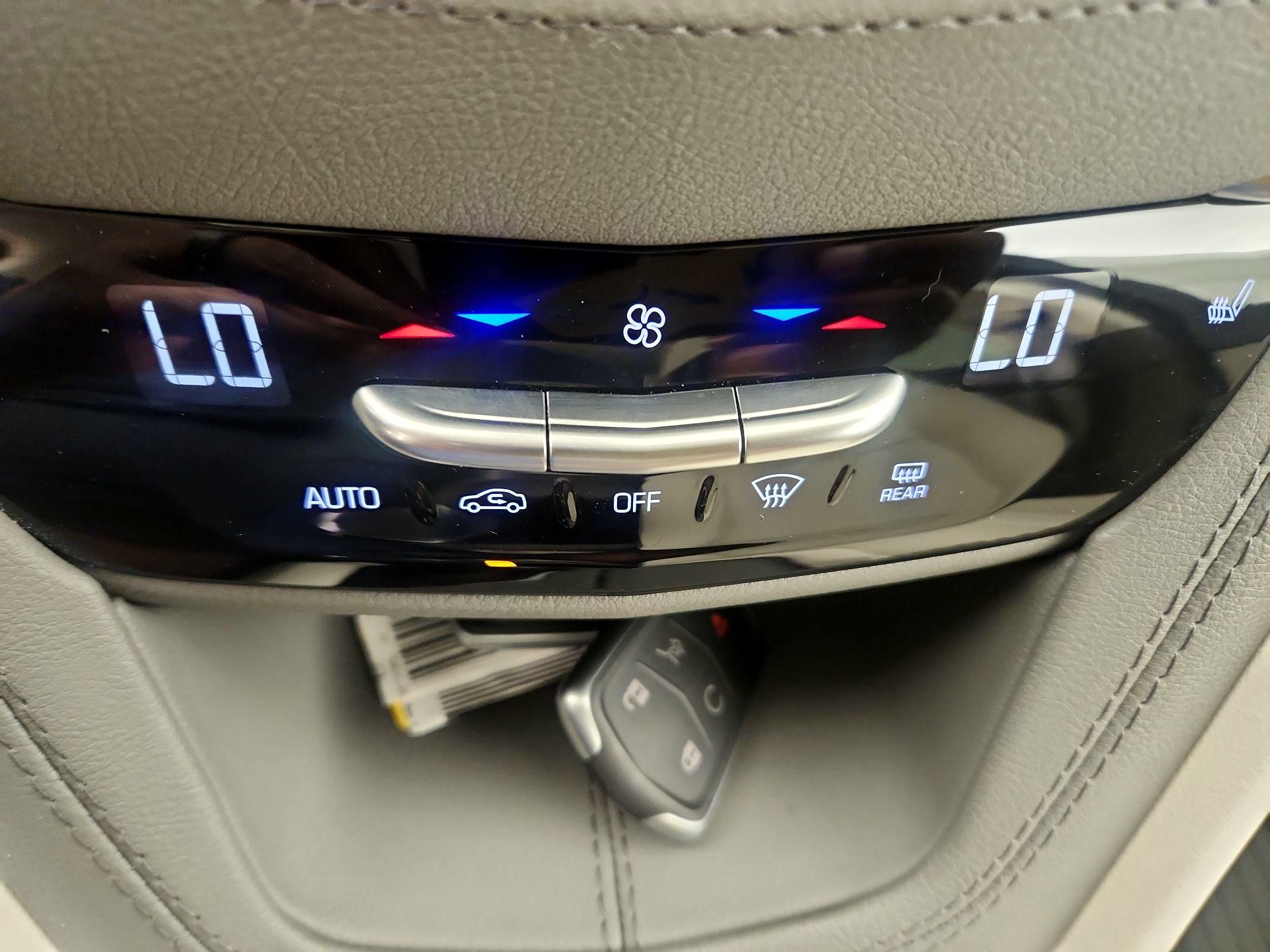 Thumbnail: 2024 Cadillac XT5 - 16