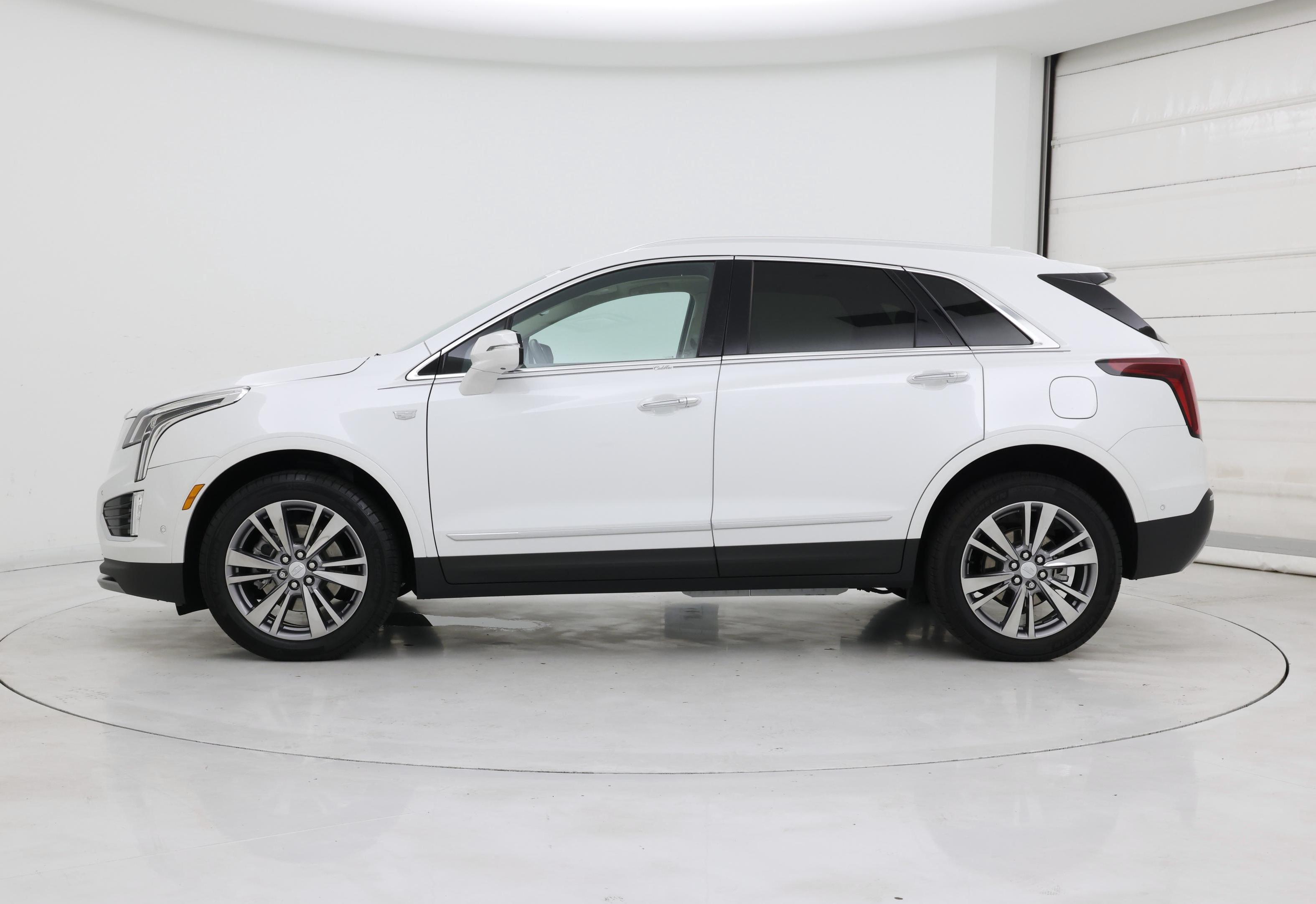 Thumbnail: 2024 Cadillac XT5 - 3