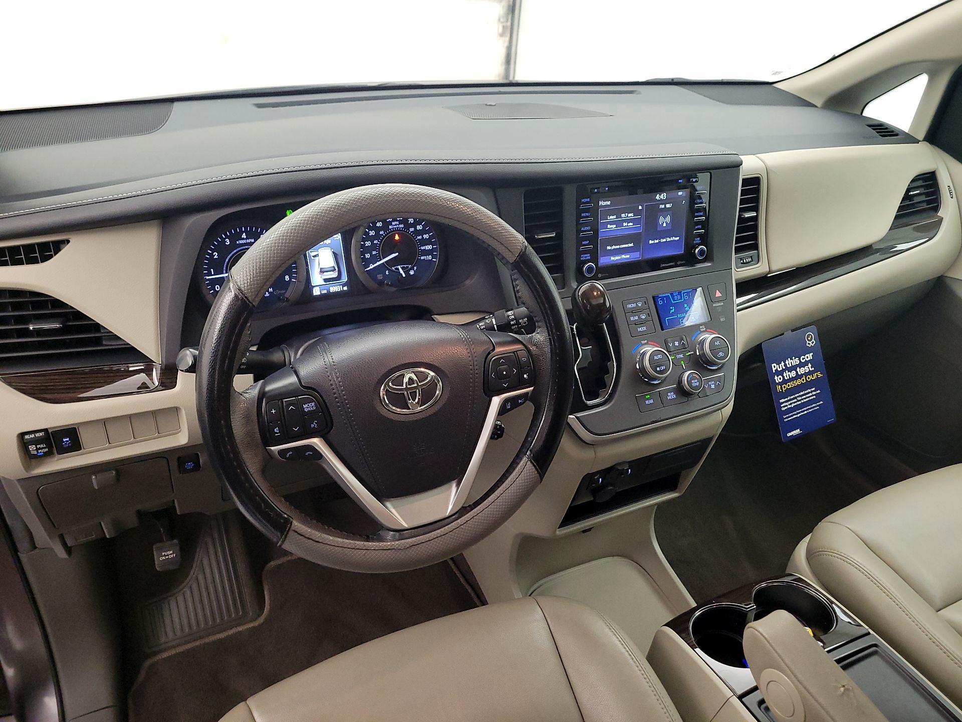 Thumbnail: 2020 Toyota Sienna - 9